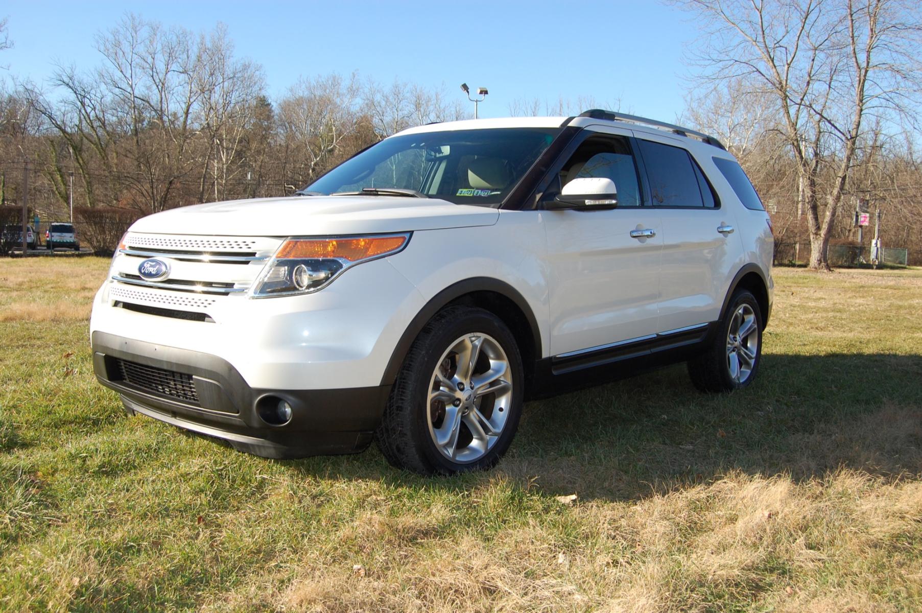2013 White /Ivory Ford Explorer Limited 4WD (1FM5K8F83DG) with an 3.5L V6 DOHC 24V engine, 6-Speed Automatic transmission, located at 6528 Lower York Road, New Hope, PA, 18938, (215) 862-9555, 40.358707, -74.977882 - This beautiful 2013 Ford Explore Limited puts power to the ground via a 4WD automatic transmission. The outside of this SUV offers auto headlights, fog lights, front/rear windshield wipers, keyless entry, roof rack, 20 inch wheels with Hankook tires and a remote start system. Inside of this Explore - Photo #0