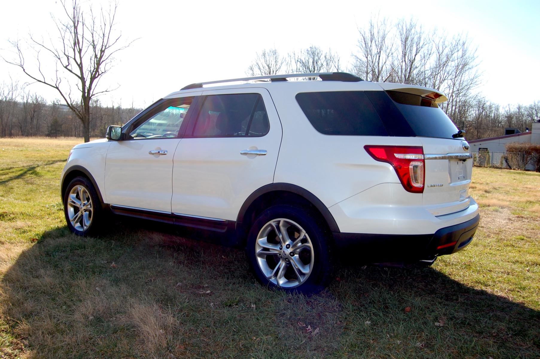 2013 White /Ivory Ford Explorer Limited 4WD (1FM5K8F83DG) with an 3.5L V6 DOHC 24V engine, 6-Speed Automatic transmission, located at 6528 Lower York Road, New Hope, PA, 18938, (215) 862-9555, 40.358707, -74.977882 - This beautiful 2013 Ford Explore Limited puts power to the ground via a 4WD automatic transmission. The outside of this SUV offers auto headlights, fog lights, front/rear windshield wipers, keyless entry, roof rack, 20 inch wheels with Hankook tires and a remote start system. Inside of this Explore - Photo #2