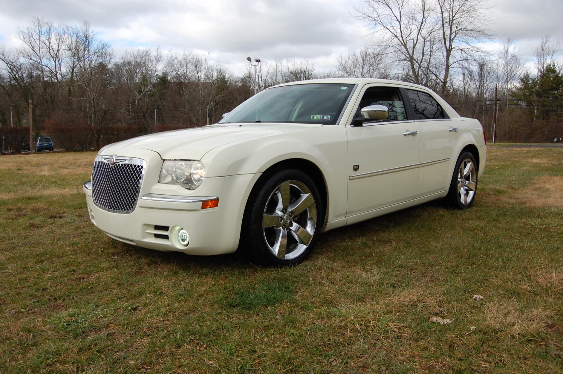 2008 White /Black Leather Chrysler 300 Touring (2C3KA53G18H) with an 3.5L V6 DOHC 24V engine, 4-Speed Automatic Overdrive transmission, located at 6528 Lower York Road, New Hope, PA, 18938, (215) 862-9555, 40.358707, -74.977882 - This beautiful Chrysler 300 DUB Edition has a 3.5L V6 putting power to the ground via an automatic transmission. The interior offers black leather seats with wood trim accents, AM/FM/SAT/AUX radio, cruise control, power windows, power locks, power drivers seat, power sun roof, tilt steering wheel an - Photo #0