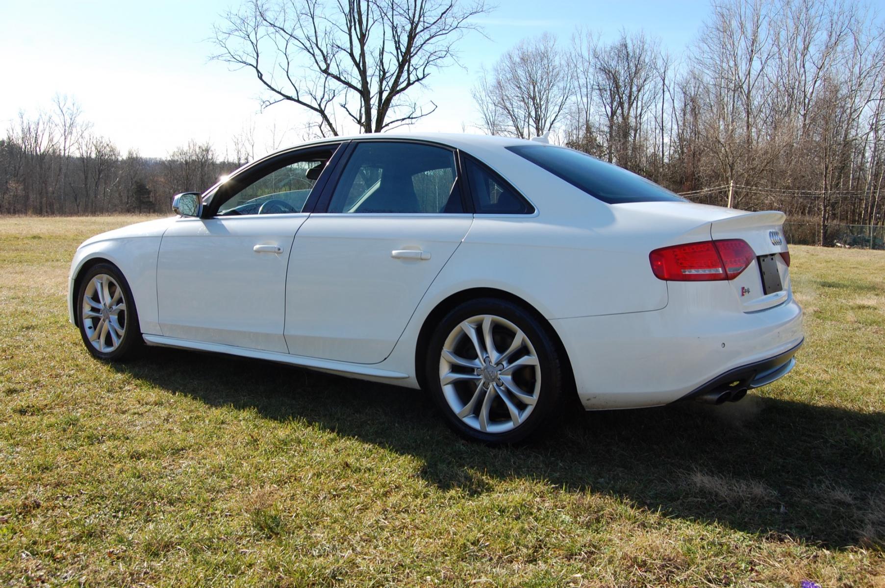 2010 White /Black Leather Audi S4 Sedan quattro (WAUBGAFL2AA) with an 3.0L V6 DOHC 24V engine, Automatic transmission, located at 6528 Lower York Road, New Hope, PA, 18938, (215) 862-9555, 40.358707, -74.977882 - Photo #5