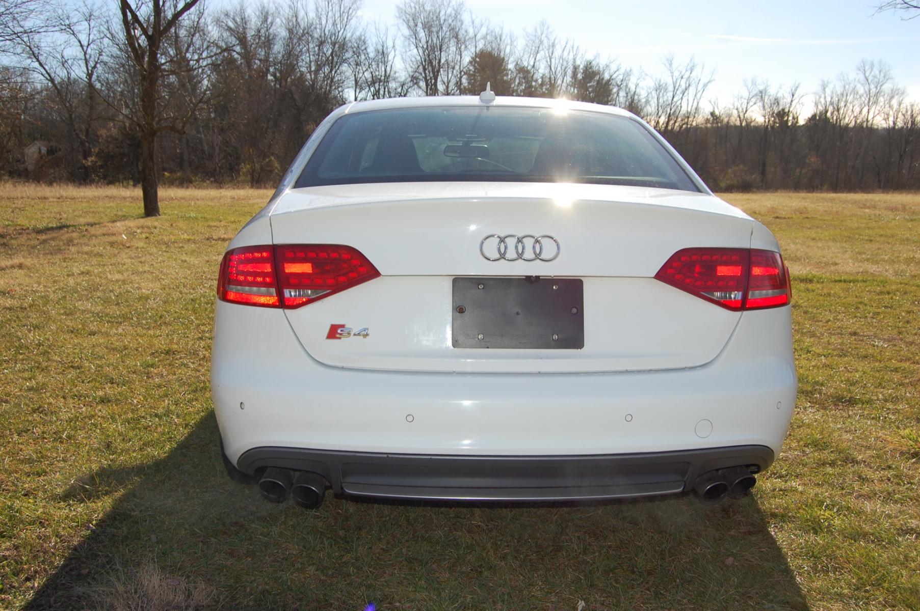 2010 White /Black Leather Audi S4 Sedan quattro (WAUBGAFL2AA) with an 3.0L V6 DOHC 24V engine, Automatic transmission, located at 6528 Lower York Road, New Hope, PA, 18938, (215) 862-9555, 40.358707, -74.977882 - Photo #7