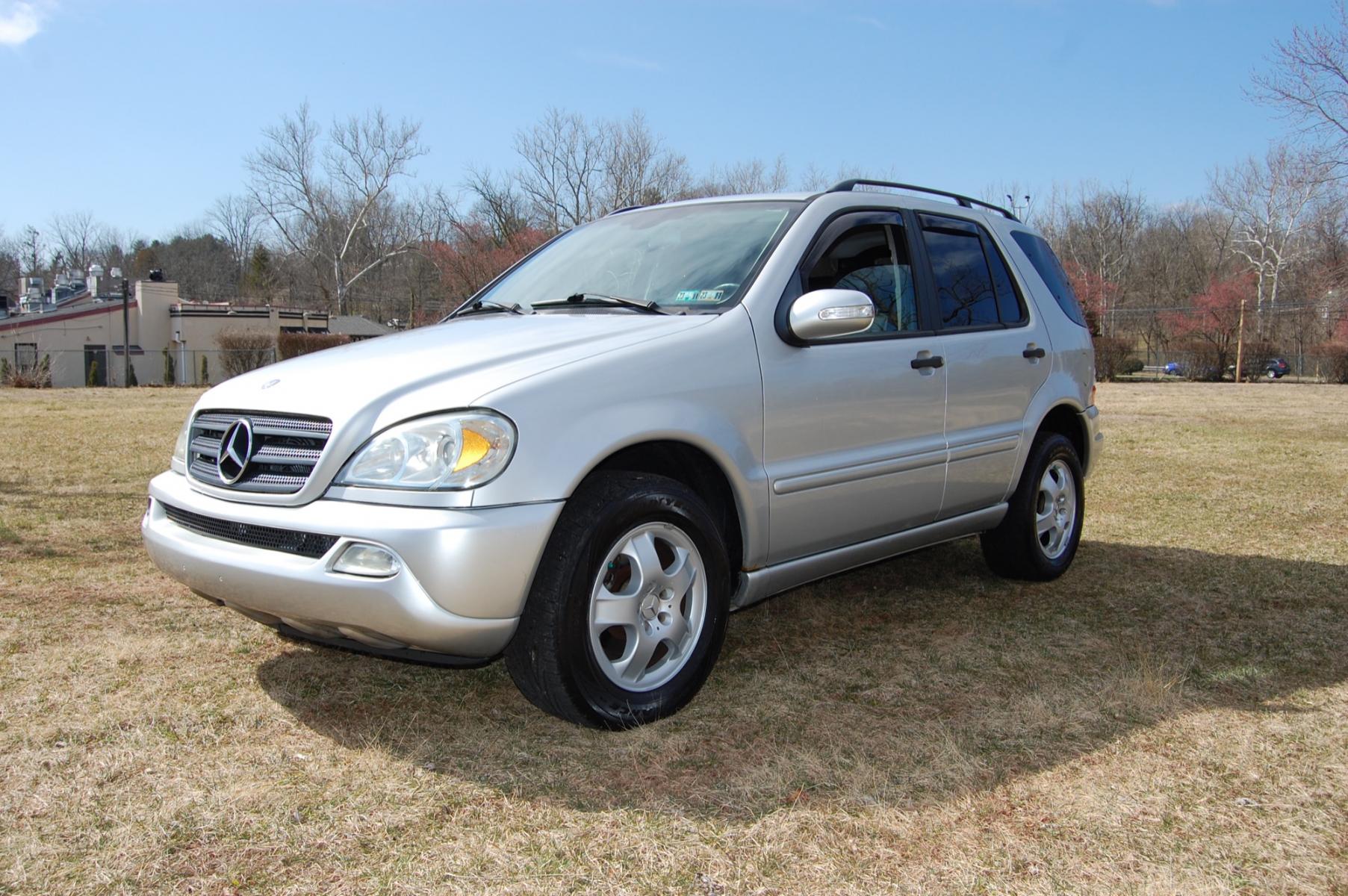 2005 Silver /Black leather Mercedes-Benz M-Class ML350 (4JGAB57E35A) with an 3.7L V6 SOHC 18V engine, 5-Speed Automatic Overdrive transmission, located at 6528 Lower York Road, New Hope, PA, 18938, (215) 862-9555, 40.358707, -74.977882 - Here for sale is a 2005 Mercedes-Benz ML350. Under the hood is a strong running 3.7 liter V6 which puts power to the AWD system via a smooth shifting automatic transmission. Features include; Black leather interior in great shape, wood grain trim, one key, cruise control, tilt steering wheel, pow - Photo #0