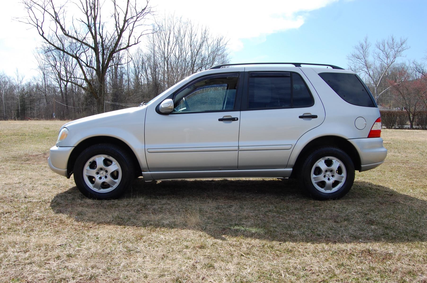 2005 Silver /Black leather Mercedes-Benz M-Class ML350 (4JGAB57E35A) with an 3.7L V6 SOHC 18V engine, 5-Speed Automatic Overdrive transmission, located at 6528 Lower York Road, New Hope, PA, 18938, (215) 862-9555, 40.358707, -74.977882 - Here for sale is a 2005 Mercedes-Benz ML350. Under the hood is a strong running 3.7 liter V6 which puts power to the AWD system via a smooth shifting automatic transmission. Features include; Black leather interior in great shape, wood grain trim, one key, cruise control, tilt steering wheel, pow - Photo #1