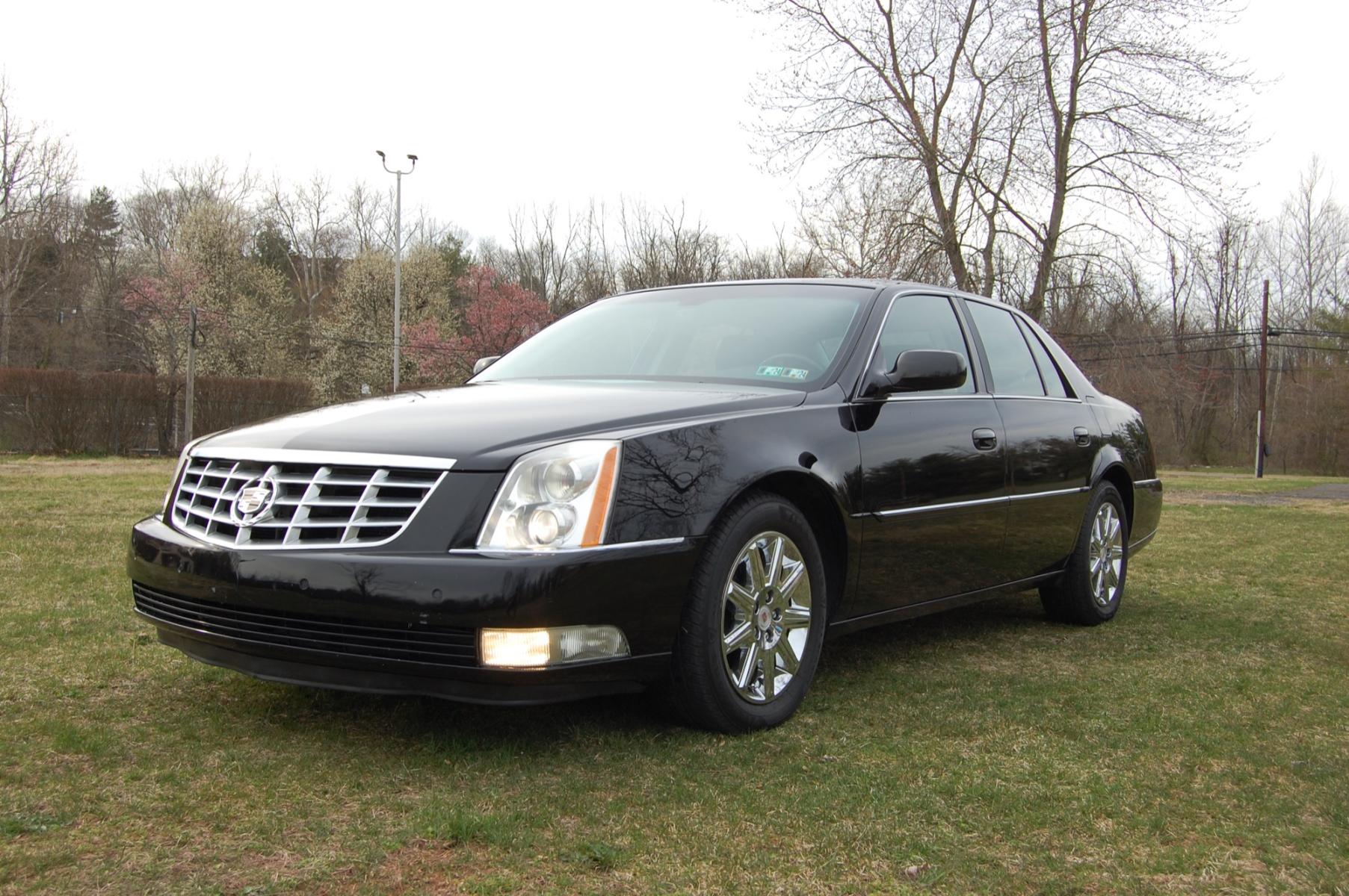 2011 Black /Black leather Cadillac DTS Premium w/ Navi (1G6KH5E66BU) with an 4.6L V8 DOHC 32V engine, 4-Speed Automatic transmission, located at 6528 Lower York Road, New Hope, PA, 18938, (215) 862-9555, 40.358707, -74.977882 - Here for sale is a very nice 2011 Cadillac DTS. Under the hood is a strong running 4.6 liter V8 which puts power to the front wheels via a smooth shifting automatic transmission. Features include; Black leather interior, wood grain trim, keyless entry system, on key, one remote, remote start, crui - Photo #0