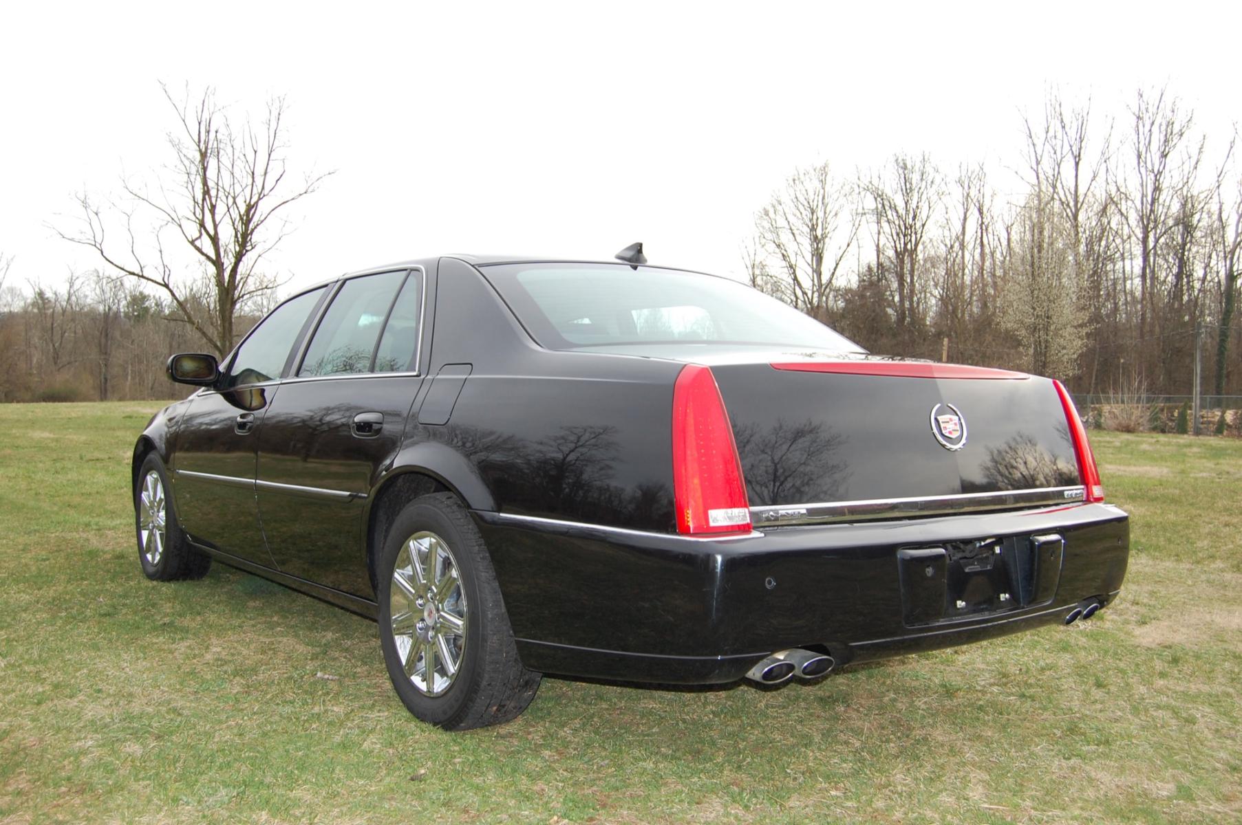 2011 Black /Black leather Cadillac DTS Premium w/ Navi (1G6KH5E66BU) with an 4.6L V8 DOHC 32V engine, 4-Speed Automatic transmission, located at 6528 Lower York Road, New Hope, PA, 18938, (215) 862-9555, 40.358707, -74.977882 - Here for sale is a very nice 2011 Cadillac DTS. Under the hood is a strong running 4.6 liter V8 which puts power to the front wheels via a smooth shifting automatic transmission. Features include; Black leather interior, wood grain trim, keyless entry system, on key, one remote, remote start, crui - Photo #2