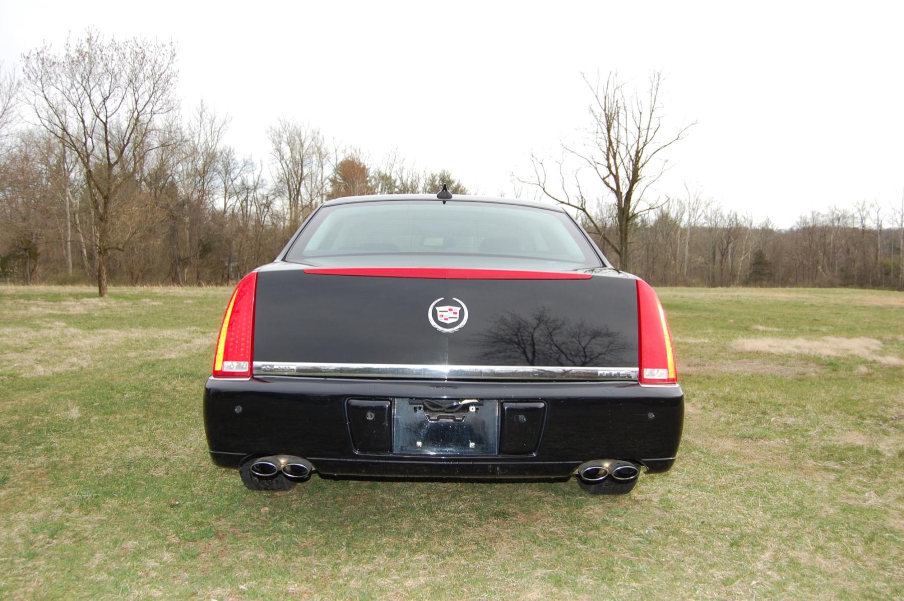 2011 Black /Black leather Cadillac DTS Premium w/ Navi (1G6KH5E66BU) with an 4.6L V8 DOHC 32V engine, 4-Speed Automatic transmission, located at 6528 Lower York Road, New Hope, PA, 18938, (215) 862-9555, 40.358707, -74.977882 - Here for sale is a very nice 2011 Cadillac DTS. Under the hood is a strong running 4.6 liter V8 which puts power to the front wheels via a smooth shifting automatic transmission. Features include; Black leather interior, wood grain trim, keyless entry system, on key, one remote, remote start, crui - Photo #3