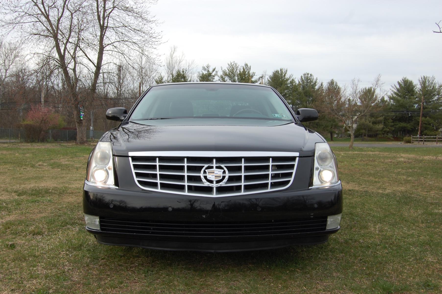 2011 Black /Black leather Cadillac DTS Premium w/ Navi (1G6KH5E66BU) with an 4.6L V8 DOHC 32V engine, 4-Speed Automatic transmission, located at 6528 Lower York Road, New Hope, PA, 18938, (215) 862-9555, 40.358707, -74.977882 - Here for sale is a very nice 2011 Cadillac DTS. Under the hood is a strong running 4.6 liter V8 which puts power to the front wheels via a smooth shifting automatic transmission. Features include; Black leather interior, wood grain trim, keyless entry system, on key, one remote, remote start, crui - Photo #7