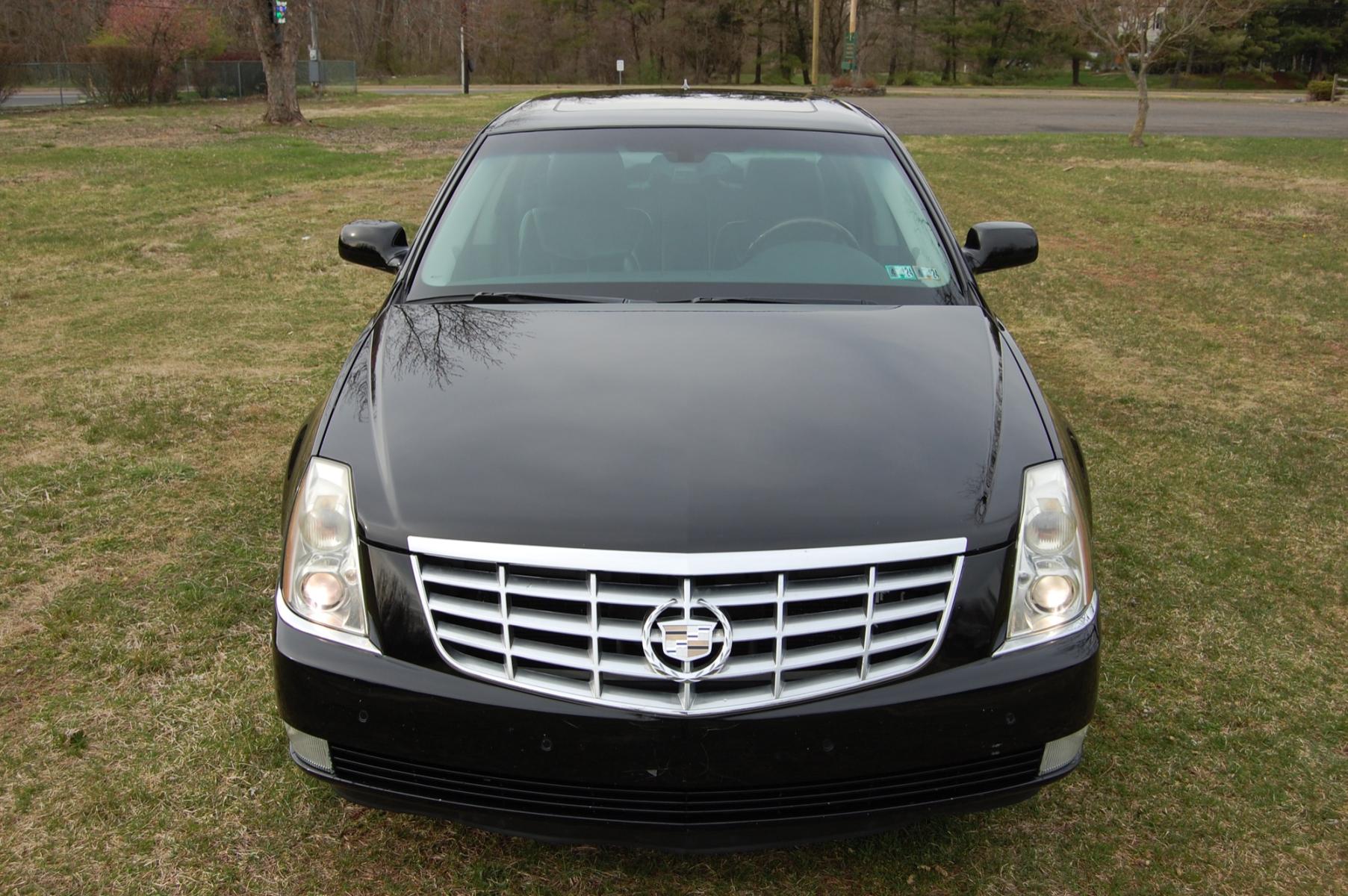 2011 Black /Black leather Cadillac DTS Premium w/ Navi (1G6KH5E66BU) with an 4.6L V8 DOHC 32V engine, 4-Speed Automatic transmission, located at 6528 Lower York Road, New Hope, PA, 18938, (215) 862-9555, 40.358707, -74.977882 - Here for sale is a very nice 2011 Cadillac DTS. Under the hood is a strong running 4.6 liter V8 which puts power to the front wheels via a smooth shifting automatic transmission. Features include; Black leather interior, wood grain trim, keyless entry system, on key, one remote, remote start, crui - Photo #8