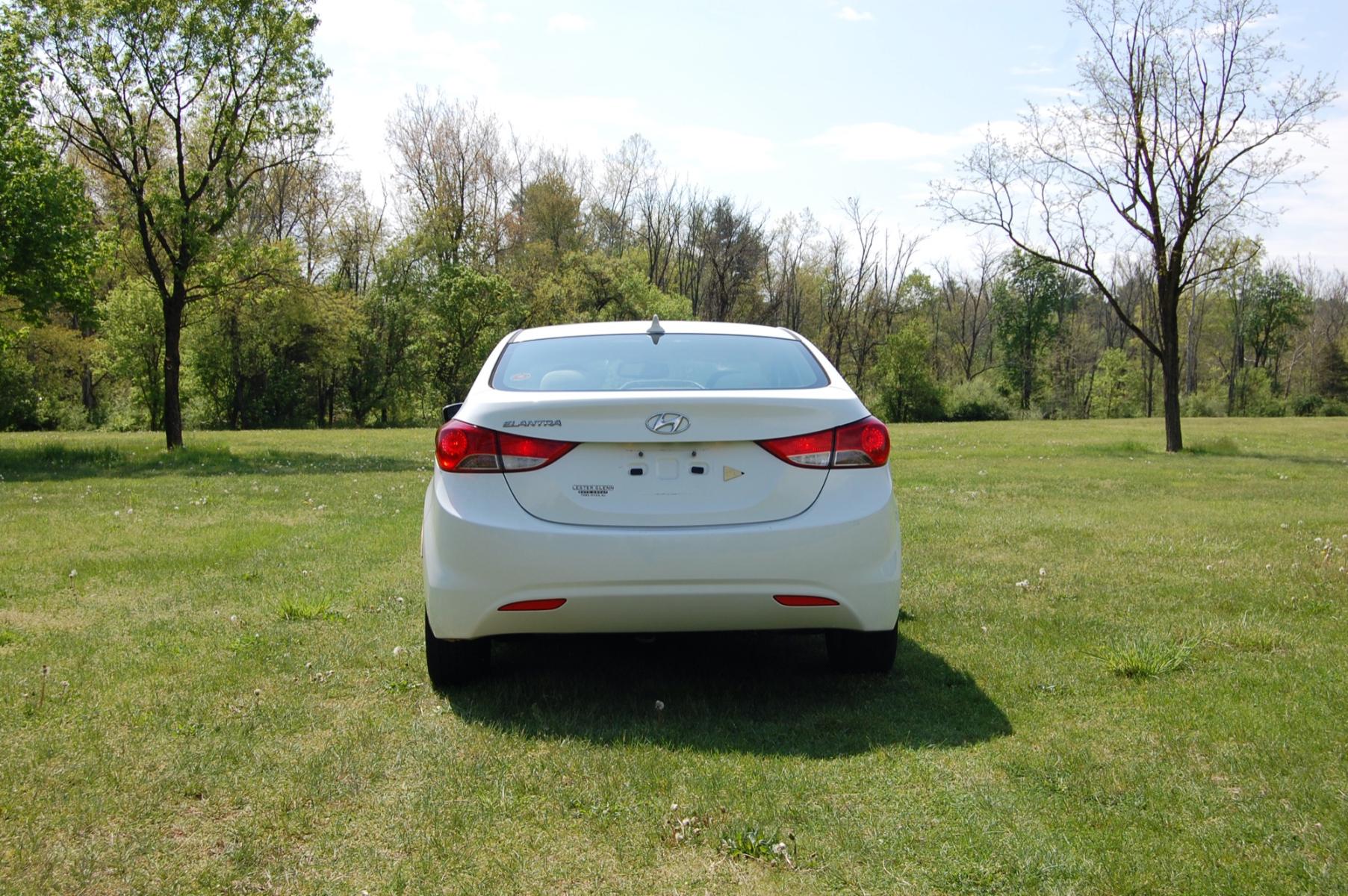 2012 White /Tan Hyundai Elantra GLS (5NPDH4AE5CH) with an 1.8L L4 DOHC 16V engine, 6-Speed Automatic transmission, located at 6528 Lower York Road, New Hope, PA, 18938, (215) 862-9555, 40.358707, -74.977882 - This Hyundai has a 1.8L 4 cylinder engine putting power to the front wheels via an automatic transmission. The interior offers tan cloth, tilt steering wheel, cruise control, eco mode, AM/FM/BLUETOOTH/AUX radio, drivers/passenger front airbags and side curtain airbags for safety, heat/ac and power w - Photo #3