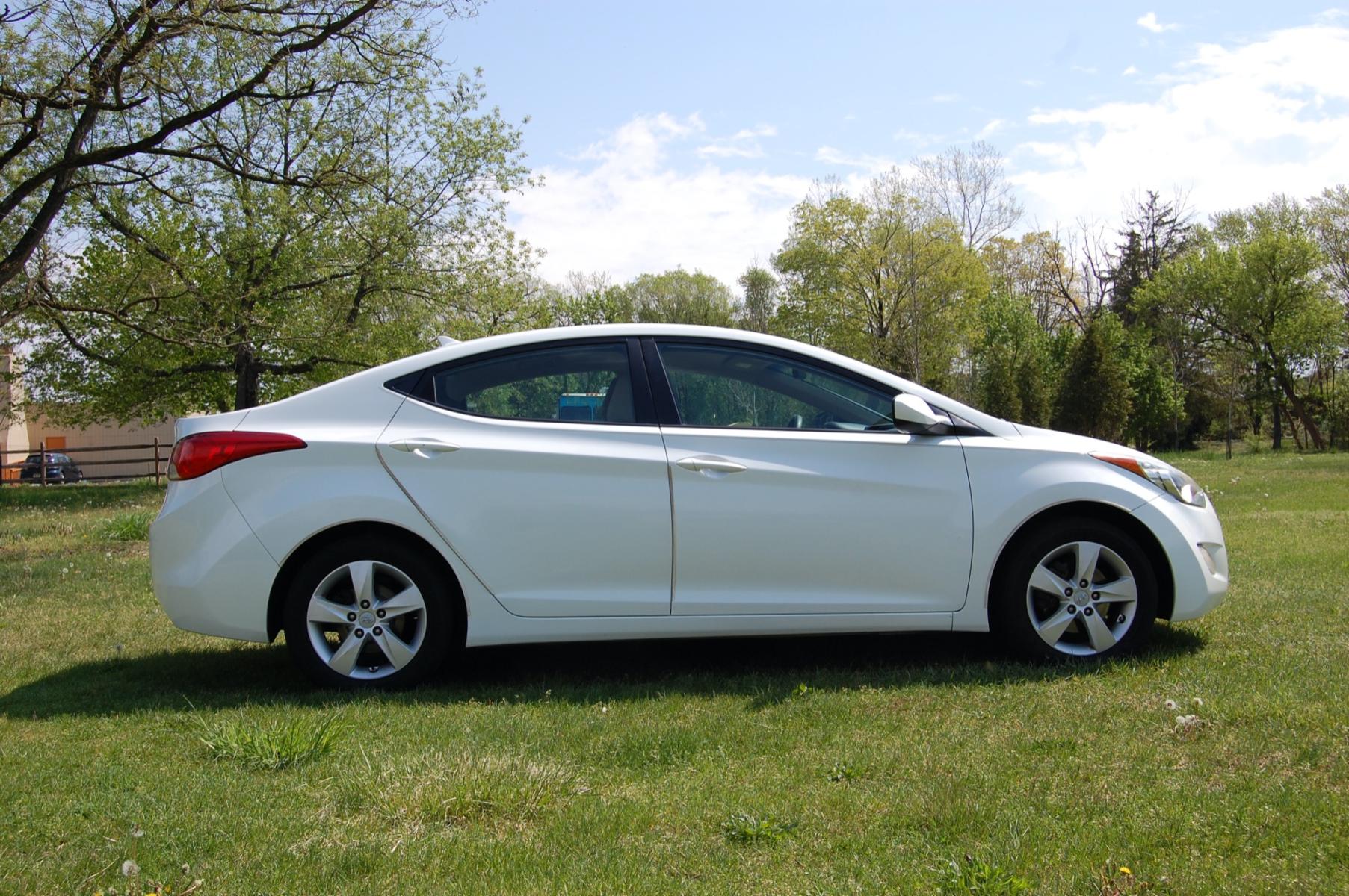 2012 White /Tan Hyundai Elantra GLS (5NPDH4AE5CH) with an 1.8L L4 DOHC 16V engine, 6-Speed Automatic transmission, located at 6528 Lower York Road, New Hope, PA, 18938, (215) 862-9555, 40.358707, -74.977882 - This Hyundai has a 1.8L 4 cylinder engine putting power to the front wheels via an automatic transmission. The interior offers tan cloth, tilt steering wheel, cruise control, eco mode, AM/FM/BLUETOOTH/AUX radio, drivers/passenger front airbags and side curtain airbags for safety, heat/ac and power w - Photo #5