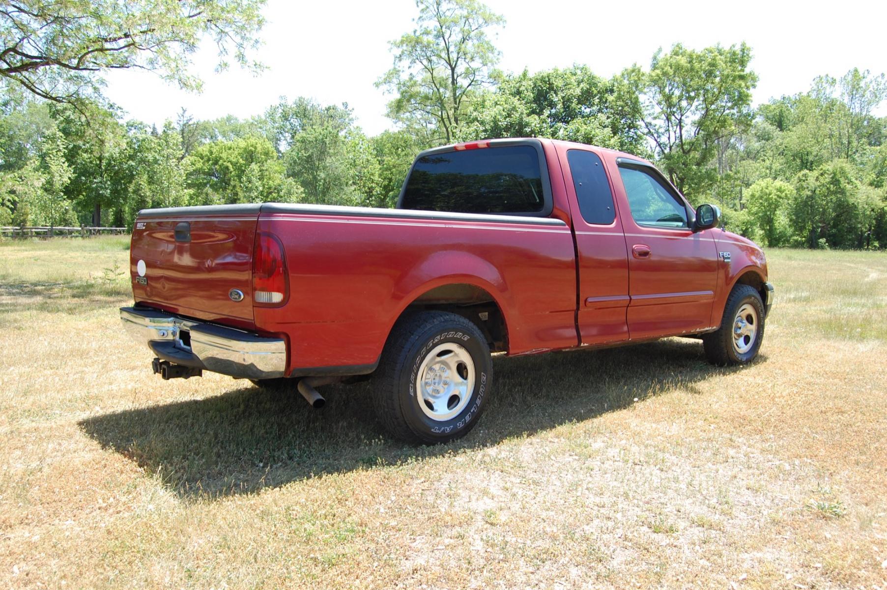 2000 RED /Gray Cloth Ford F-150 Lariat SuperCab Long Bed 2WD (2FTRX17L8YC) with an 5.4L V8 SOHC 16V engine, Automatic transmission, located at 6528 Lower York Road, New Hope, PA, 18938, (215) 862-9555, 40.358707, -74.977882 - Here we have a F150 with a 4.6L V8 putting power to the rear wheels via an automatic transmission. The interior offers gray cloth, heat/AC, AM/FM/TAPE radio unit, cruise control, tilt steering wheel, power windows/locks/mirrors and front airbags for safety. The exterior offers red paint, 16 inch all - Photo #5