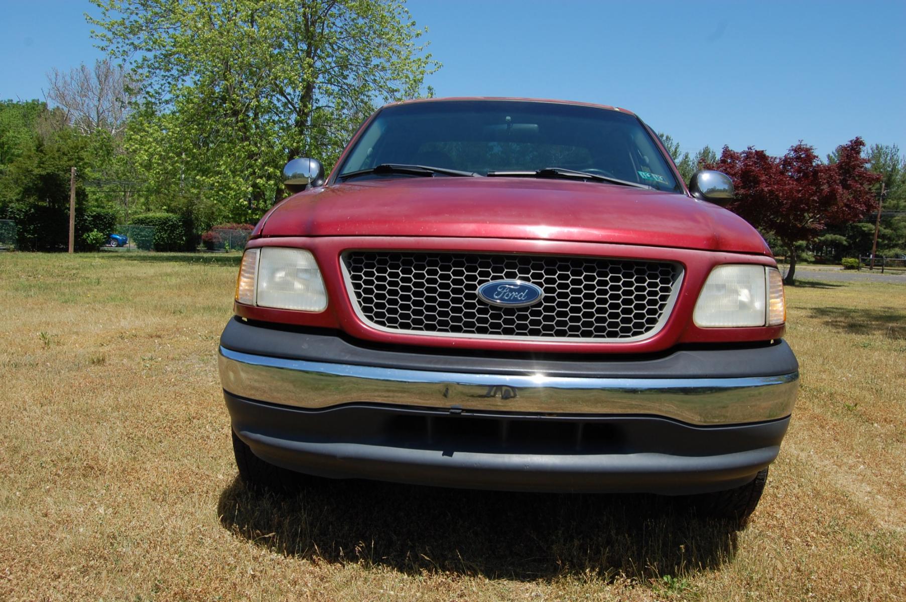 2000 RED /Gray Cloth Ford F-150 Lariat SuperCab Long Bed 2WD (2FTRX17L8YC) with an 5.4L V8 SOHC 16V engine, Automatic transmission, located at 6528 Lower York Road, New Hope, PA, 18938, (215) 862-9555, 40.358707, -74.977882 - Here we have a F150 with a 4.6L V8 putting power to the rear wheels via an automatic transmission. The interior offers gray cloth, heat/AC, AM/FM/TAPE radio unit, cruise control, tilt steering wheel, power windows/locks/mirrors and front airbags for safety. The exterior offers red paint, 16 inch all - Photo #6