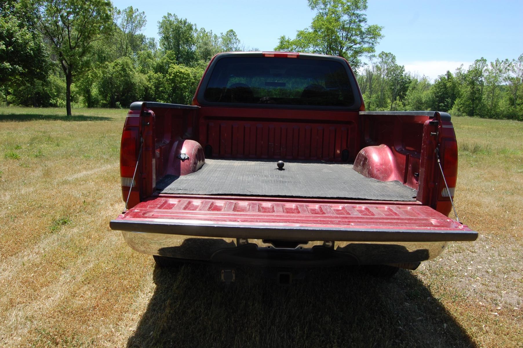 2000 RED /Gray Cloth Ford F-150 Lariat SuperCab Long Bed 2WD (2FTRX17L8YC) with an 5.4L V8 SOHC 16V engine, Automatic transmission, located at 6528 Lower York Road, New Hope, PA, 18938, (215) 862-9555, 40.358707, -74.977882 - Here we have a F150 with a 4.6L V8 putting power to the rear wheels via an automatic transmission. The interior offers gray cloth, heat/AC, AM/FM/TAPE radio unit, cruise control, tilt steering wheel, power windows/locks/mirrors and front airbags for safety. The exterior offers red paint, 16 inch all - Photo #8