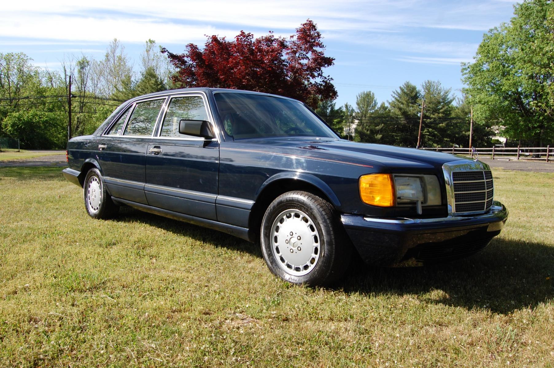 1989 Blue /Tan leather Mercedes-Benz 300 SEL (WDBCA25DXKA) with an 3.0L L6 SOHC 12V engine, 4-Speed Automatic transmission, located at 6528 Lower York Road, New Hope, PA, 18938, (215) 862-9555, 40.358707, -74.977882 - Here for sale is a very nice 1989 Mercedes-Benz 300SEL. Under the hood is a strong running 3.0 liter inline 6 cylinder which puts power to the rear wheels via good shifting automatic transmission. Features include; Tan leather interior, wood grain trim, power windows, power moonroof, power seats, - Photo #0