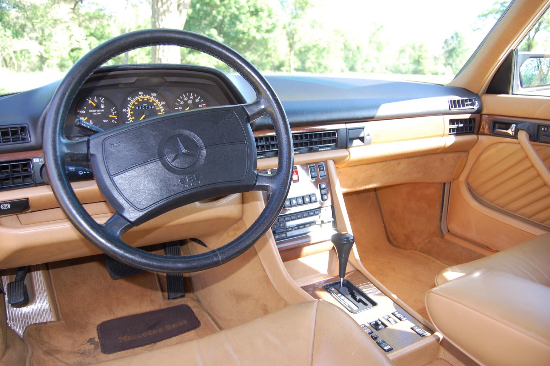 1989 Blue /Tan leather Mercedes-Benz 300 SEL (WDBCA25DXKA) with an 3.0L L6 SOHC 12V engine, 4-Speed Automatic transmission, located at 6528 Lower York Road, New Hope, PA, 18938, (215) 862-9555, 40.358707, -74.977882 - Here for sale is a very nice 1989 Mercedes-Benz 300SEL. Under the hood is a strong running 3.0 liter inline 6 cylinder which puts power to the rear wheels via good shifting automatic transmission. Features include; Tan leather interior, wood grain trim, power windows, power moonroof, power seats, - Photo #10