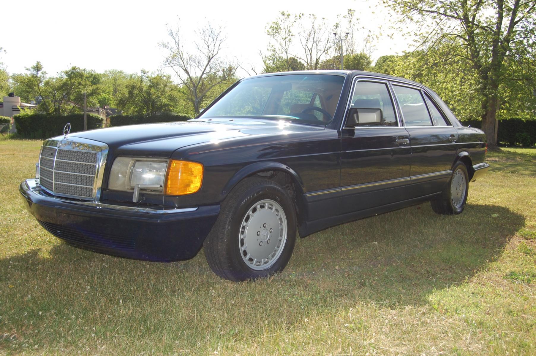 1989 Blue /Tan leather Mercedes-Benz 300 SEL (WDBCA25DXKA) with an 3.0L L6 SOHC 12V engine, 4-Speed Automatic transmission, located at 6528 Lower York Road, New Hope, PA, 18938, (215) 862-9555, 40.358707, -74.977882 - Here for sale is a very nice 1989 Mercedes-Benz 300SEL. Under the hood is a strong running 3.0 liter inline 6 cylinder which puts power to the rear wheels via good shifting automatic transmission. Features include; Tan leather interior, wood grain trim, power windows, power moonroof, power seats, - Photo #3