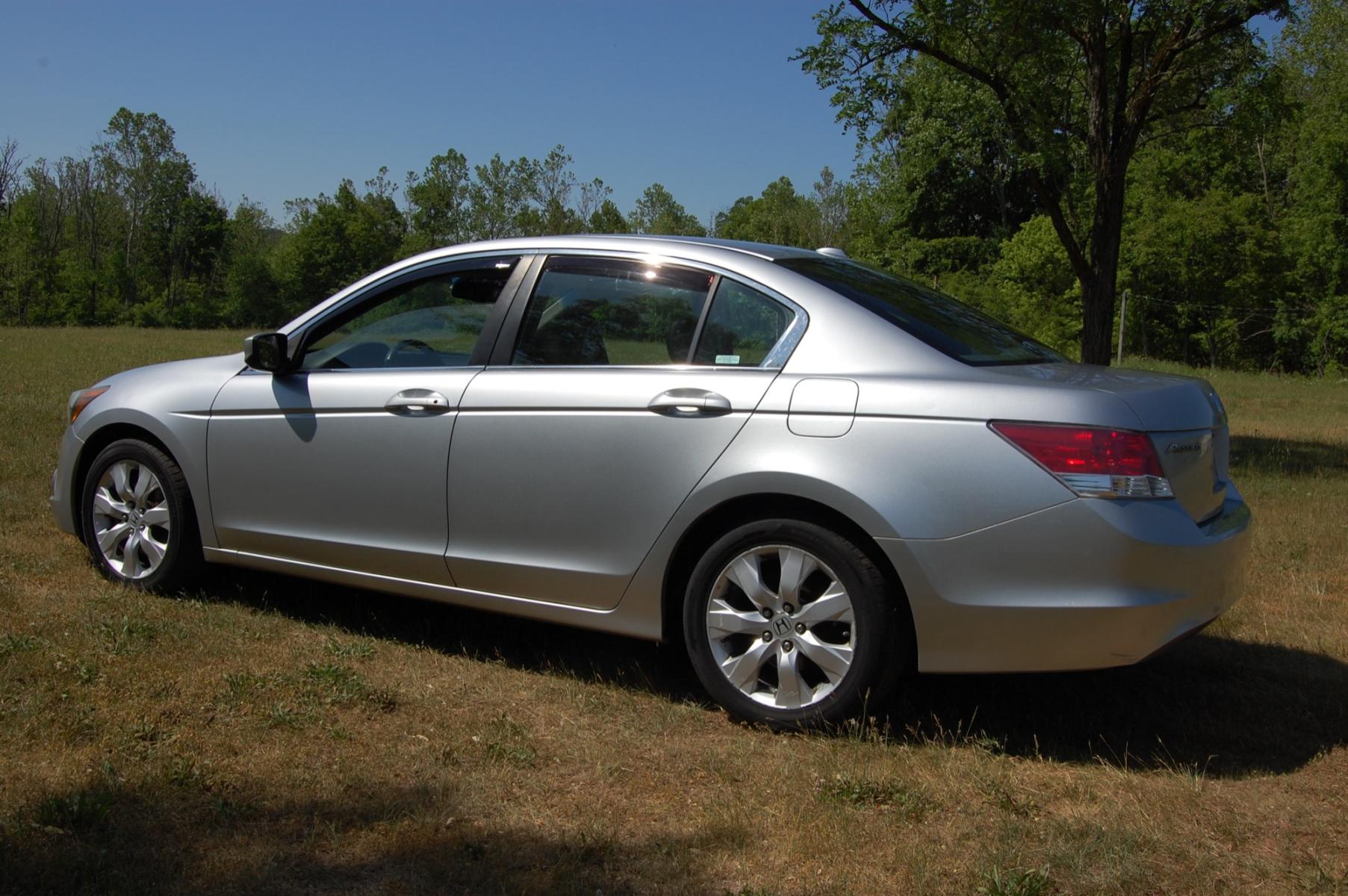 2008 Silver /Black Leather Honda Accord EX-L Sedan AT (1HGCP26868A) with an 2.4L L4 DOHC 16V engine, 5-Speed Automatic Overdrive transmission, located at 6528 Lower York Road, New Hope, PA, 18938, (215) 862-9555, 40.358707, -74.977882 - Here we have a Honda Accord with a 2.4L 4 cylinder engine putting power to the front wheels via an automatic transmission. The interior offers black leather, power drivers seat, heated front seat, AM/FM/XM/CD/AUX radio with navigation, dual climate, cruise control, tilt steering wheel, power sunroof - Photo #2