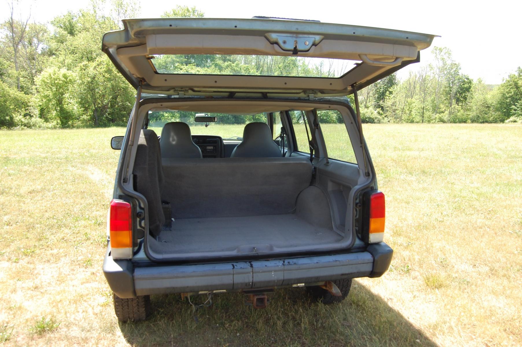 1998 Blue /Grey Jeep Cherokee Sport 4-Door 4WD (1J4FJ68S2WL) with an 4.0L L6 OHV 12V engine, Automatic transmission, located at 6528 Lower York Road, New Hope, PA, 18938, (215) 862-9555, 40.358707, -74.977882 - Here for sale is a 1998 Jeep Cherokee, has a 4.0 Liter straight six cylinder engine putting power to all 4 wheels via automatic transmission. The interior offers gray cloth, heat/AC, rear defrost, AM/FM/tape/CD sound system. Tilt wheel, power windows, locks and mirrors. Dual front air bags. Exteri - Photo #15