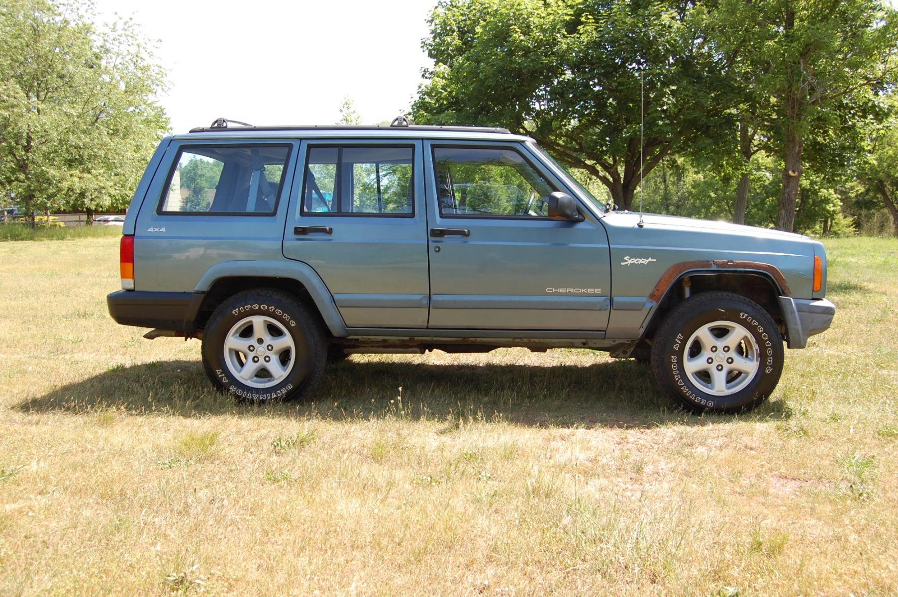 1998 Blue /Grey Jeep Cherokee Sport 4-Door 4WD (1J4FJ68S2WL) with an 4.0L L6 OHV 12V engine, Automatic transmission, located at 6528 Lower York Road, New Hope, PA, 18938, (215) 862-9555, 40.358707, -74.977882 - Here for sale is a 1998 Jeep Cherokee, has a 4.0 Liter straight six cylinder engine putting power to all 4 wheels via automatic transmission. The interior offers gray cloth, heat/AC, rear defrost, AM/FM/tape/CD sound system. Tilt wheel, power windows, locks and mirrors. Dual front air bags. Exteri - Photo #3