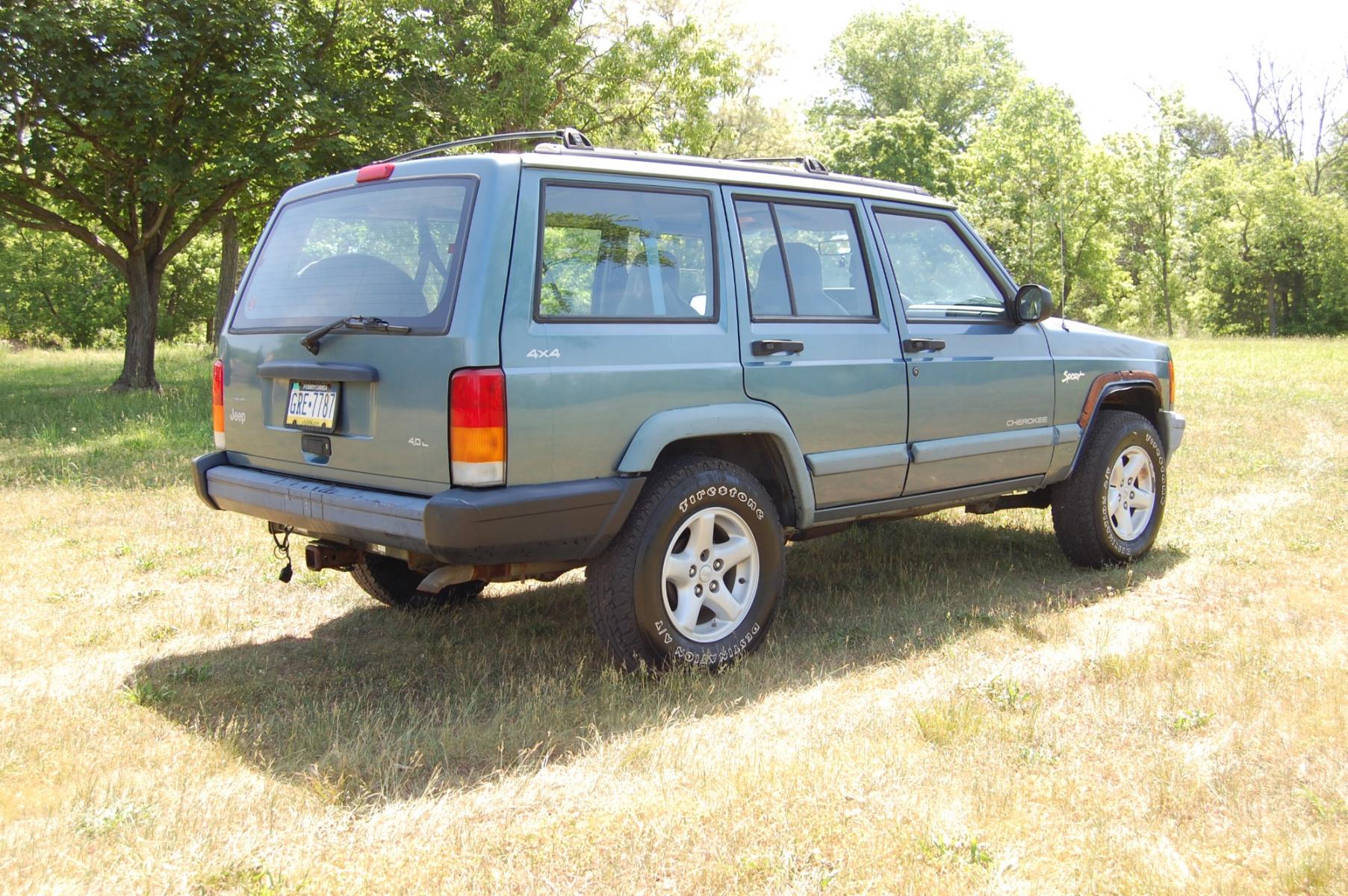 1998 Blue /Grey Jeep Cherokee Sport 4-Door 4WD (1J4FJ68S2WL) with an 4.0L L6 OHV 12V engine, Automatic transmission, located at 6528 Lower York Road, New Hope, PA, 18938, (215) 862-9555, 40.358707, -74.977882 - Here for sale is a 1998 Jeep Cherokee, has a 4.0 Liter straight six cylinder engine putting power to all 4 wheels via automatic transmission. The interior offers gray cloth, heat/AC, rear defrost, AM/FM/tape/CD sound system. Tilt wheel, power windows, locks and mirrors. Dual front air bags. Exteri - Photo #5