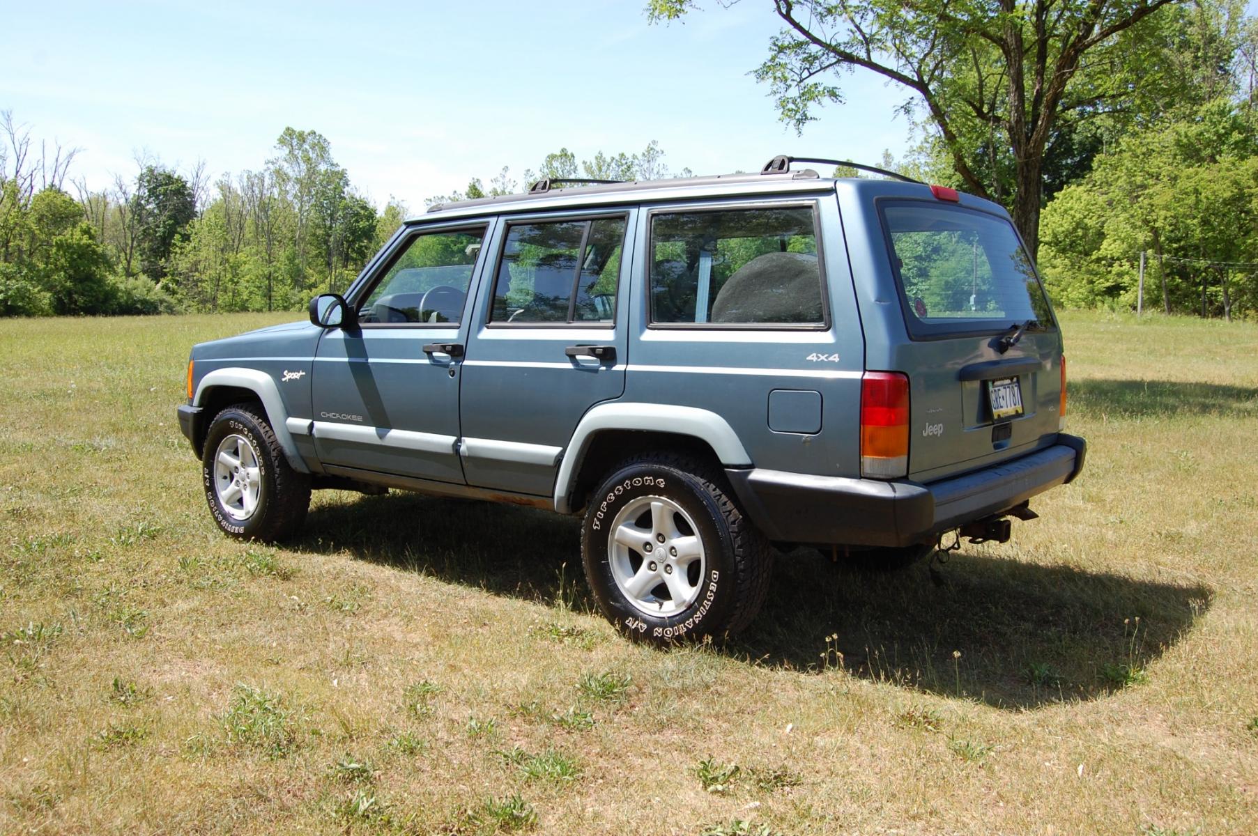 1998 Blue /Grey Jeep Cherokee Sport 4-Door 4WD (1J4FJ68S2WL) with an 4.0L L6 OHV 12V engine, Automatic transmission, located at 6528 Lower York Road, New Hope, PA, 18938, (215) 862-9555, 40.358707, -74.977882 - Here for sale is a 1998 Jeep Cherokee, has a 4.0 Liter straight six cylinder engine putting power to all 4 wheels via automatic transmission. The interior offers gray cloth, heat/AC, rear defrost, AM/FM/tape/CD sound system. Tilt wheel, power windows, locks and mirrors. Dual front air bags. Exteri - Photo #6