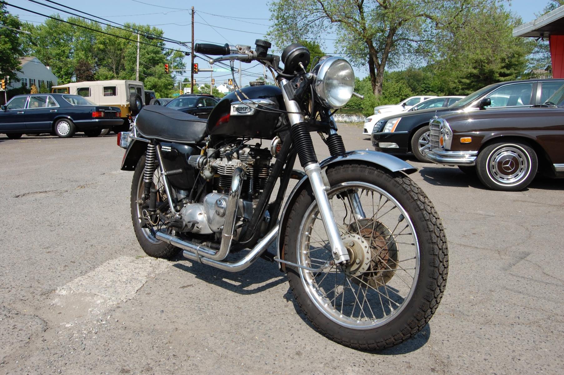 1977 Black Triumph Bonneville (T140VKP7690) , Manual transmission, located at 6528 Lower York Road, New Hope, PA, 18938, (215) 862-9555, 40.358707, -74.977882 - Here we have a very cool Triumph Bonneville 750. The engine was recently rebuilt and has good compression. 5 speed gearbox, black paint with Chrome accents. Starts right up and is ready to ride. Give us a call with any questions you may have at 215-862-9555. All prices exclude tax, tags, and our dea - Photo #2