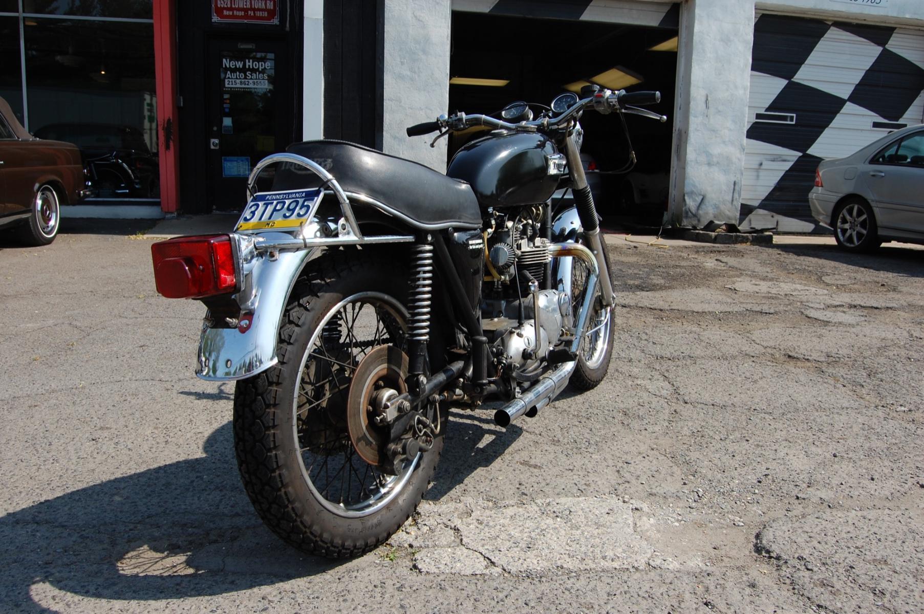 1977 Black Triumph Bonneville (T140VKP7690) , Manual transmission, located at 6528 Lower York Road, New Hope, PA, 18938, (215) 862-9555, 40.358707, -74.977882 - Here we have a very cool Triumph Bonneville 750. The engine was recently rebuilt and has good compression. 5 speed gearbox, black paint with Chrome accents. Starts right up and is ready to ride. Give us a call with any questions you may have at 215-862-9555. All prices exclude tax, tags, and our dea - Photo #4