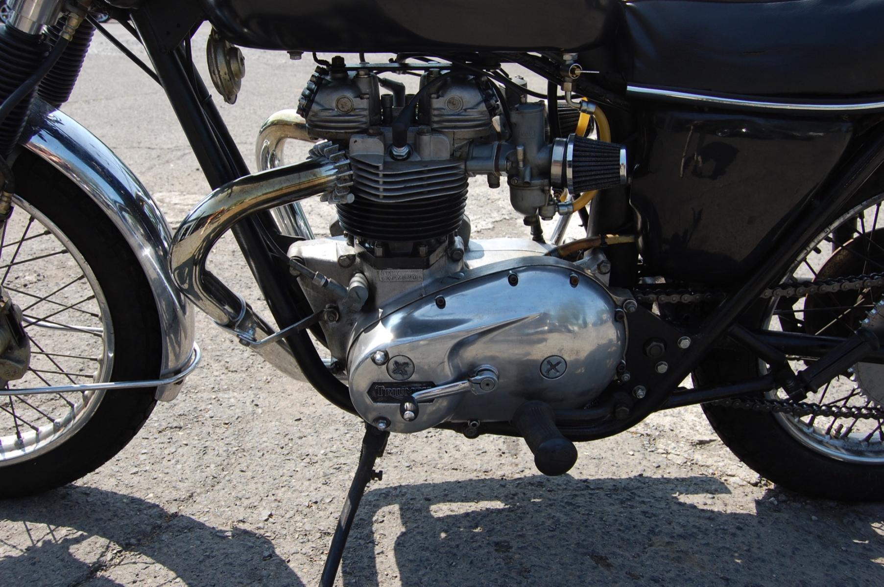 1977 Black Triumph Bonneville (T140VKP7690) , Manual transmission, located at 6528 Lower York Road, New Hope, PA, 18938, (215) 862-9555, 40.358707, -74.977882 - Here we have a very cool Triumph Bonneville 750. The engine was recently rebuilt and has good compression. 5 speed gearbox, black paint with Chrome accents. Starts right up and is ready to ride. Give us a call with any questions you may have at 215-862-9555. All prices exclude tax, tags, and our dea - Photo #7
