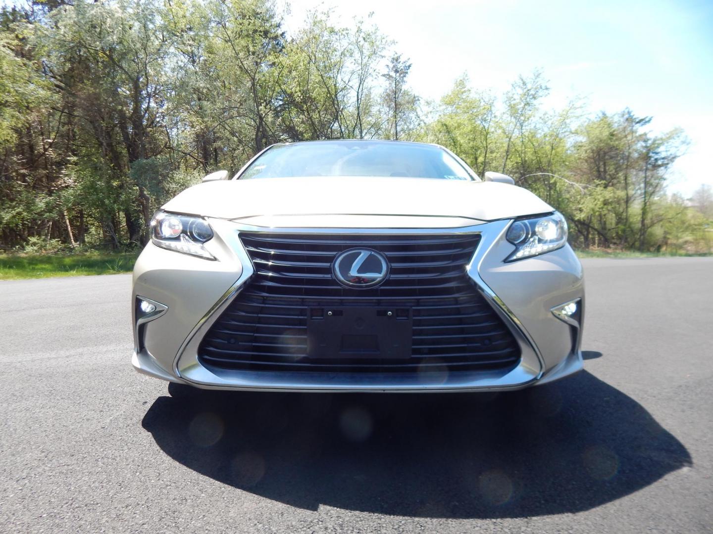 2016 Gold /Tan Lexus ES 350 Sedan (58ABK1GG0GU) with an 3.5L V6 DOHC 24V engine, 6A transmission, located at 6528 Lower York Road, New Hope, PA, 18938, (215) 862-9555, 40.358707, -74.977882 - Here we have a beautiful Lexus ES350 with 36k original miles! This Lexus has a 3.5L V6 putting power to the ground via a FWD automatic transmission. Options include: tan/brown leather with wood trim, heated and cooled front seats, heated steering wheel, AM/FM/CD/SAT/BLUETOOTH radio, navigation, back - Photo#8