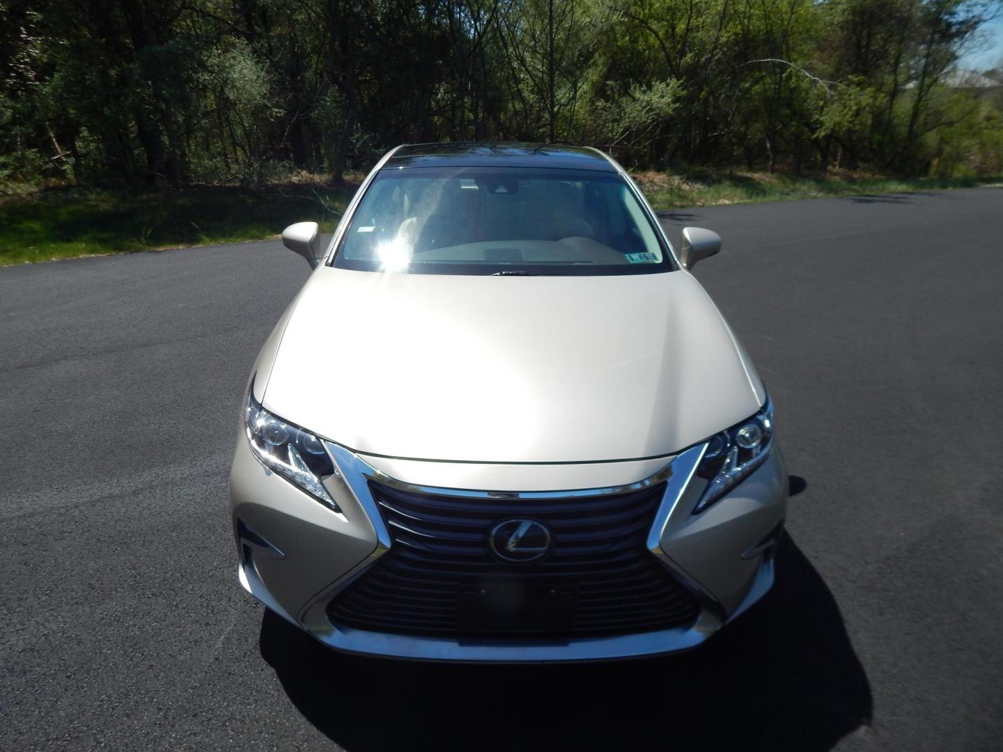 2016 Gold /Tan Lexus ES 350 Sedan (58ABK1GG0GU) with an 3.5L V6 DOHC 24V engine, 6A transmission, located at 6528 Lower York Road, New Hope, PA, 18938, (215) 862-9555, 40.358707, -74.977882 - Here we have a beautiful Lexus ES350 with 36k original miles! This Lexus has a 3.5L V6 putting power to the ground via a FWD automatic transmission. Options include: tan/brown leather with wood trim, heated and cooled front seats, heated steering wheel, AM/FM/CD/SAT/BLUETOOTH radio, navigation, back - Photo#9