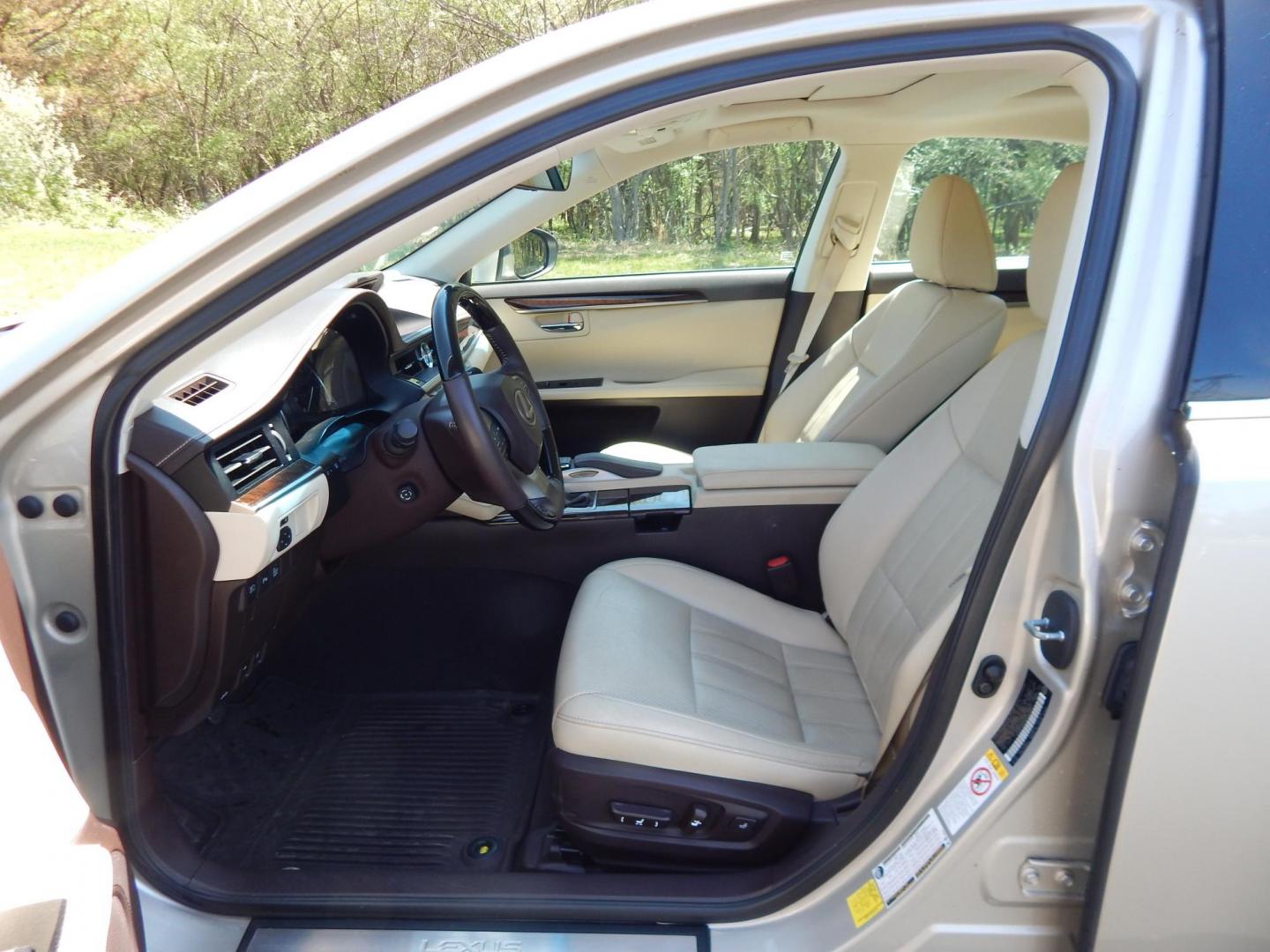 2016 Gold /Tan Lexus ES 350 Sedan (58ABK1GG0GU) with an 3.5L V6 DOHC 24V engine, 6A transmission, located at 6528 Lower York Road, New Hope, PA, 18938, (215) 862-9555, 40.358707, -74.977882 - Here we have a beautiful Lexus ES350 with 36k original miles! This Lexus has a 3.5L V6 putting power to the ground via a FWD automatic transmission. Options include: tan/brown leather with wood trim, heated and cooled front seats, heated steering wheel, AM/FM/CD/SAT/BLUETOOTH radio, navigation, back - Photo#11