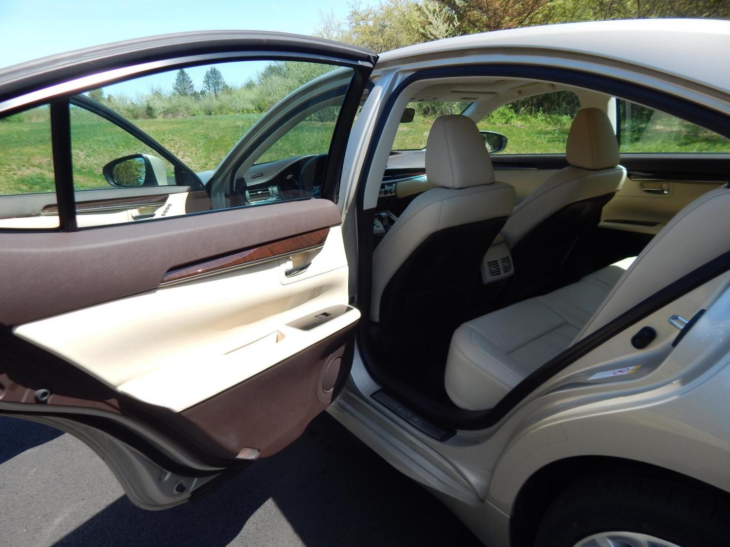 2016 Gold /Tan Lexus ES 350 Sedan (58ABK1GG0GU) with an 3.5L V6 DOHC 24V engine, 6A transmission, located at 6528 Lower York Road, New Hope, PA, 18938, (215) 862-9555, 40.358707, -74.977882 - Here we have a beautiful Lexus ES350 with 36k original miles! This Lexus has a 3.5L V6 putting power to the ground via a FWD automatic transmission. Options include: tan/brown leather with wood trim, heated and cooled front seats, heated steering wheel, AM/FM/CD/SAT/BLUETOOTH radio, navigation, back - Photo#12