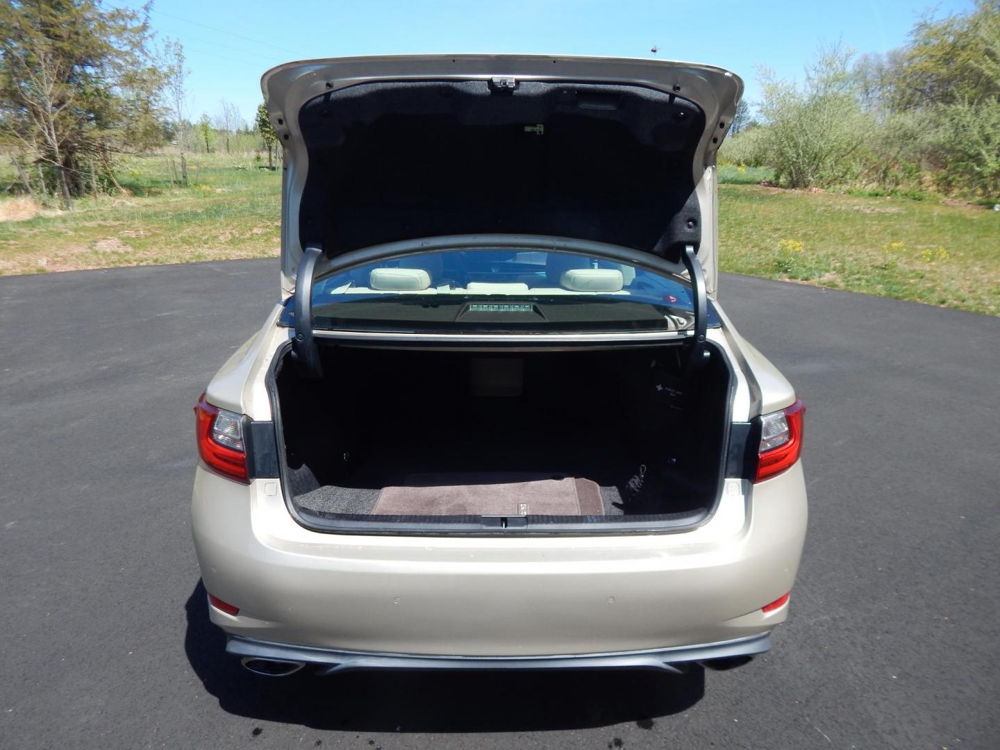 2016 Gold /Tan Lexus ES 350 Sedan (58ABK1GG0GU) with an 3.5L V6 DOHC 24V engine, 6A transmission, located at 6528 Lower York Road, New Hope, PA, 18938, (215) 862-9555, 40.358707, -74.977882 - Here we have a beautiful Lexus ES350 with 36k original miles! This Lexus has a 3.5L V6 putting power to the ground via a FWD automatic transmission. Options include: tan/brown leather with wood trim, heated and cooled front seats, heated steering wheel, AM/FM/CD/SAT/BLUETOOTH radio, navigation, back - Photo#15