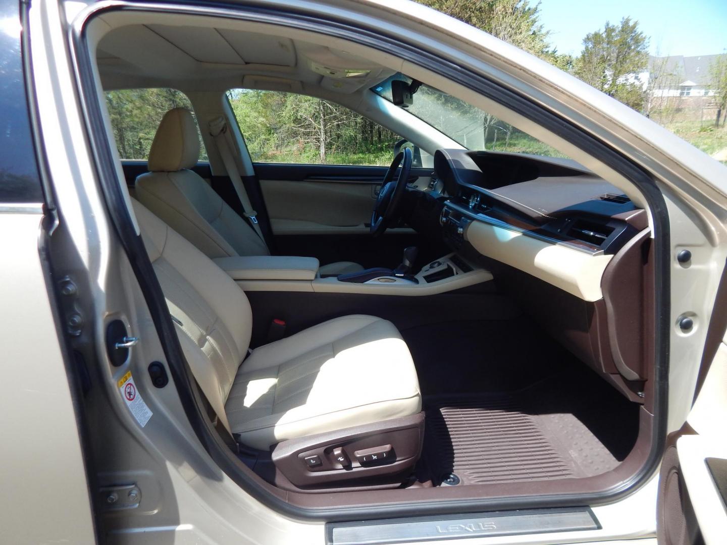 2016 Gold /Tan Lexus ES 350 Sedan (58ABK1GG0GU) with an 3.5L V6 DOHC 24V engine, 6A transmission, located at 6528 Lower York Road, New Hope, PA, 18938, (215) 862-9555, 40.358707, -74.977882 - Here we have a beautiful Lexus ES350 with 36k original miles! This Lexus has a 3.5L V6 putting power to the ground via a FWD automatic transmission. Options include: tan/brown leather with wood trim, heated and cooled front seats, heated steering wheel, AM/FM/CD/SAT/BLUETOOTH radio, navigation, back - Photo#19