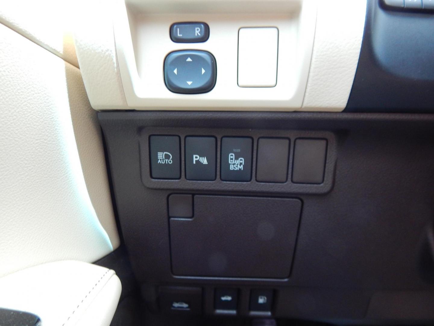 2016 Gold /Tan Lexus ES 350 Sedan (58ABK1GG0GU) with an 3.5L V6 DOHC 24V engine, 6A transmission, located at 6528 Lower York Road, New Hope, PA, 18938, (215) 862-9555, 40.358707, -74.977882 - Here we have a beautiful Lexus ES350 with 36k original miles! This Lexus has a 3.5L V6 putting power to the ground via a FWD automatic transmission. Options include: tan/brown leather with wood trim, heated and cooled front seats, heated steering wheel, AM/FM/CD/SAT/BLUETOOTH radio, navigation, back - Photo#22
