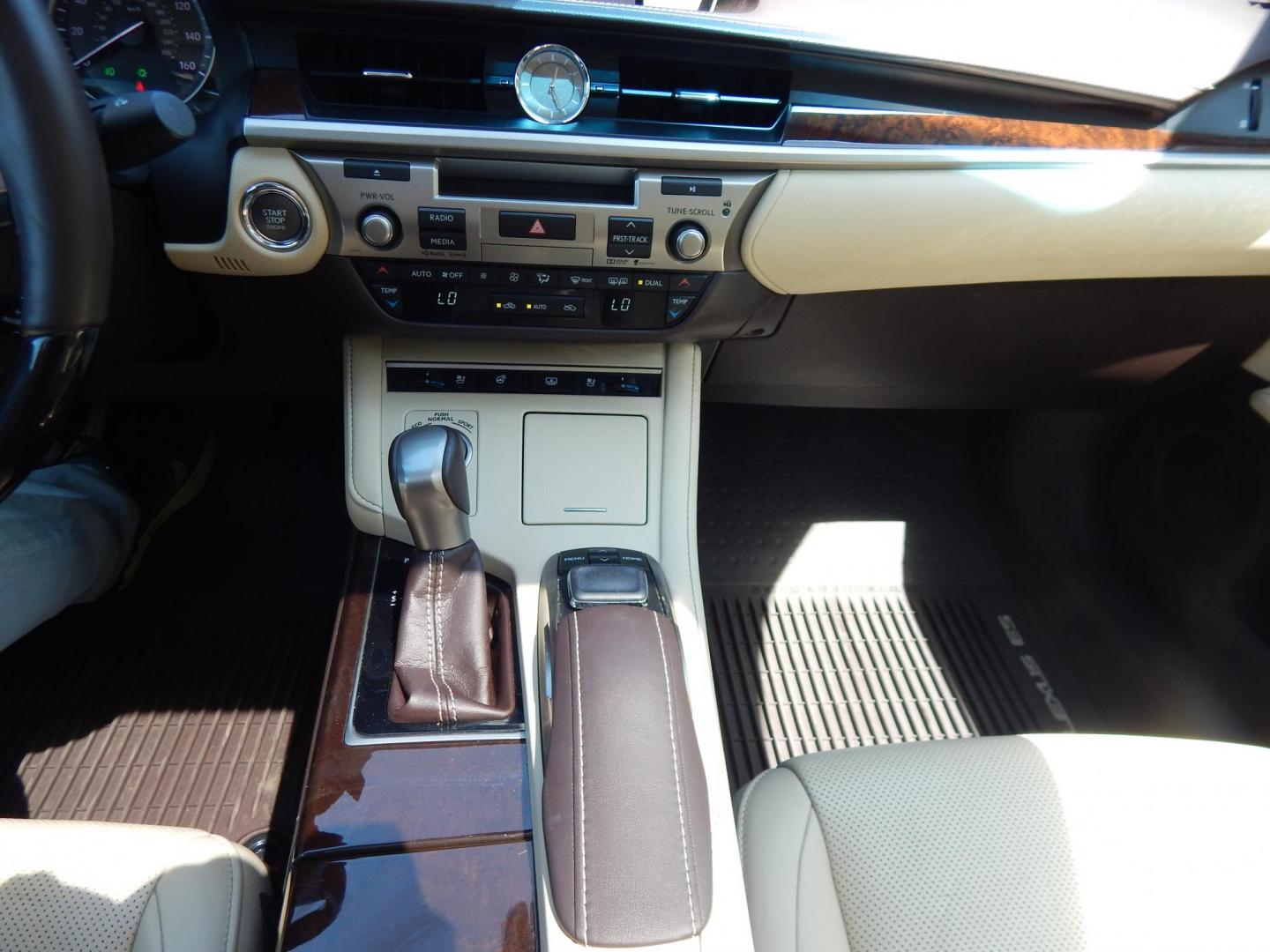 2016 Gold /Tan Lexus ES 350 Sedan (58ABK1GG0GU) with an 3.5L V6 DOHC 24V engine, 6A transmission, located at 6528 Lower York Road, New Hope, PA, 18938, (215) 862-9555, 40.358707, -74.977882 - Here we have a beautiful Lexus ES350 with 36k original miles! This Lexus has a 3.5L V6 putting power to the ground via a FWD automatic transmission. Options include: tan/brown leather with wood trim, heated and cooled front seats, heated steering wheel, AM/FM/CD/SAT/BLUETOOTH radio, navigation, back - Photo#24