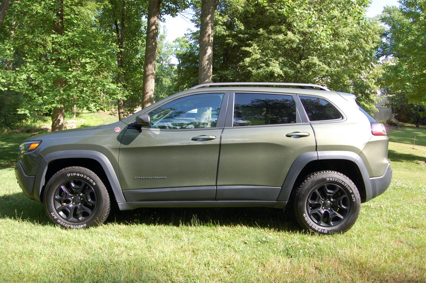 2021 Green /Black leather Jeep Cherokee Trailhawk 4WD (1C4PJMBX0MD) with an 3.2L V6 DOHC 24V engine, 9 speed automatic transmission, located at 6528 Lower York Road, New Hope, PA, 18938, (215) 862-9555, 40.358707, -74.977882 - Here for sale is a like new 2021 Jeep Cherokee Trailhawk edition. Under the hood is strong running and fuel efficient 3.2 liter V6 which puts power to the intelligent 4 wheel drive system via a smooth shifting automatic transmission. Features include; Black leather with red stitching, Keyless ent - Photo #1