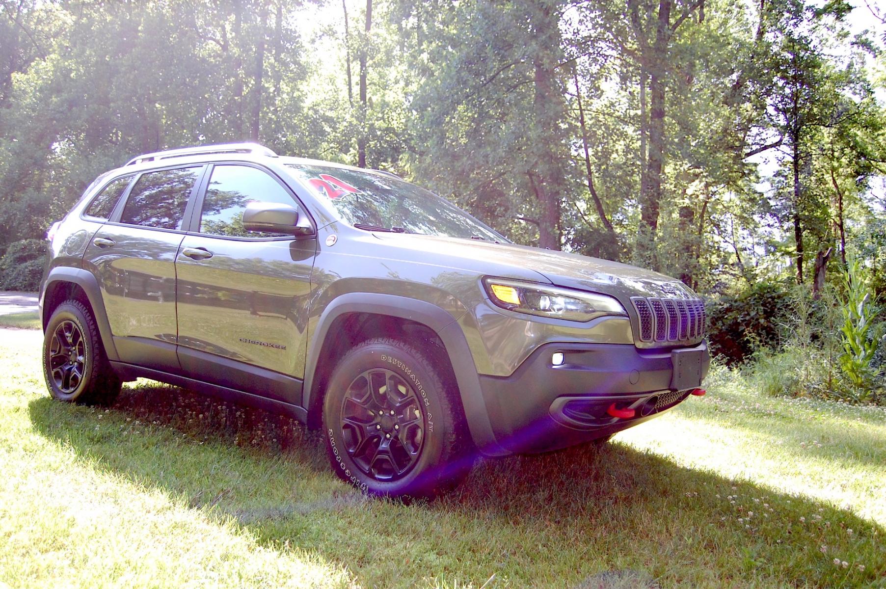 2021 Green /Black leather Jeep Cherokee Trailhawk 4WD (1C4PJMBX0MD) with an 3.2L V6 DOHC 24V engine, 9 speed automatic transmission, located at 6528 Lower York Road, New Hope, PA, 18938, (215) 862-9555, 40.358707, -74.977882 - Here for sale is a like new 2021 Jeep Cherokee Trailhawk edition. Under the hood is strong running and fuel efficient 3.2 liter V6 which puts power to the intelligent 4 wheel drive system via a smooth shifting automatic transmission. Features include; Black leather with red stitching, Keyless ent - Photo #6