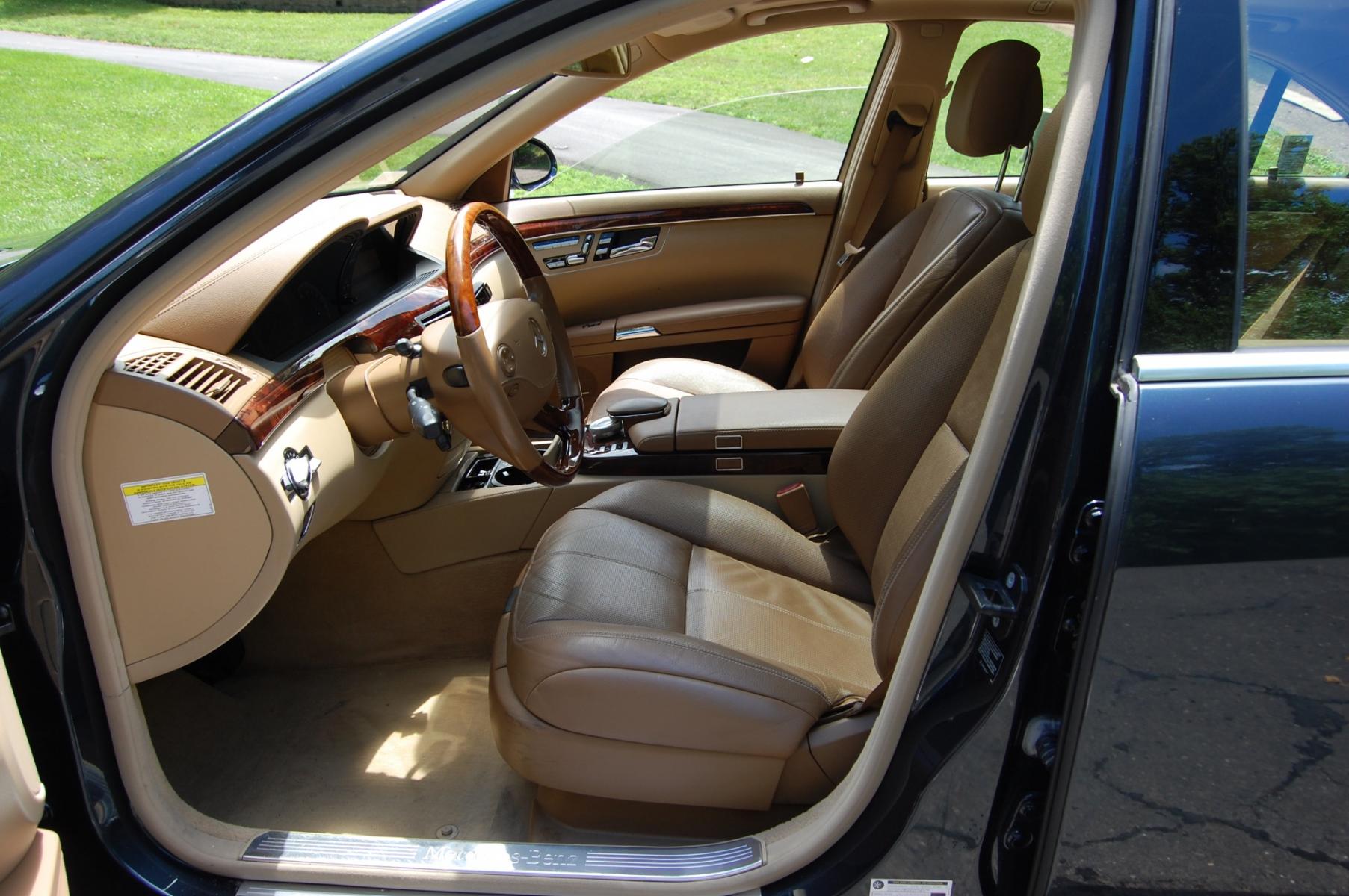 2007 Blue /Tan leather Mercedes-Benz S-Class S550 4Matic (WDDNG86X97A) with an 5.5L V8 DOHC 32V engine, 7-Speed Automatic Overdrive transmission, located at 6528 Lower York Road, New Hope, PA, 18938, (215) 862-9555, 40.358707, -74.977882 - Here for sale is a very nice 2007 Mercedes-Benz S550 4Matic luxury sedan. Under the hood is a strong running 5.5 liter V8 which puts power to the AWD system via a smooth shifting automatic transmission. Features include; Tan leather interior, wood grain trim, keyless entry system, 2 master keys, c - Photo #9