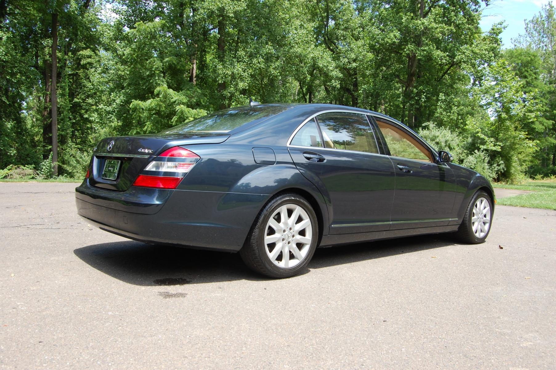 2007 Blue /Tan leather Mercedes-Benz S-Class S550 4Matic (WDDNG86X97A) with an 5.5L V8 DOHC 32V engine, 7-Speed Automatic Overdrive transmission, located at 6528 Lower York Road, New Hope, PA, 18938, (215) 862-9555, 40.358707, -74.977882 - Here for sale is a very nice 2007 Mercedes-Benz S550 4Matic luxury sedan. Under the hood is a strong running 5.5 liter V8 which puts power to the AWD system via a smooth shifting automatic transmission. Features include; Tan leather interior, wood grain trim, keyless entry system, 2 master keys, c - Photo #5