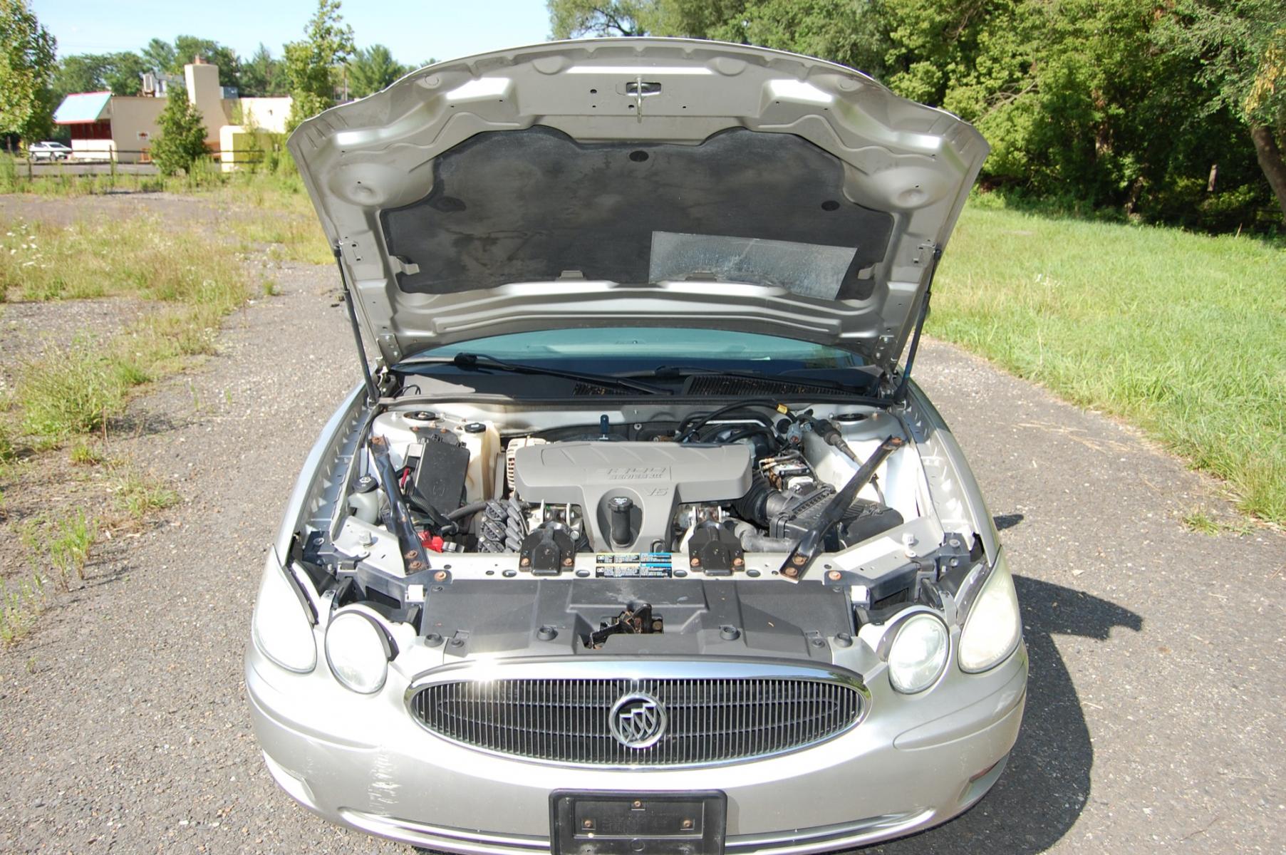 2006 Silver /Gray Cloth Buick LaCrosse CX (2G4WC582261) with an 3.8L V6 OHV 12V engine, 4-Speed Automatic Overdrive transmission, located at 6528 Lower York Road, New Hope, PA, 18938, (215) 862-9555, 40.358707, -74.977882 - Photo #21