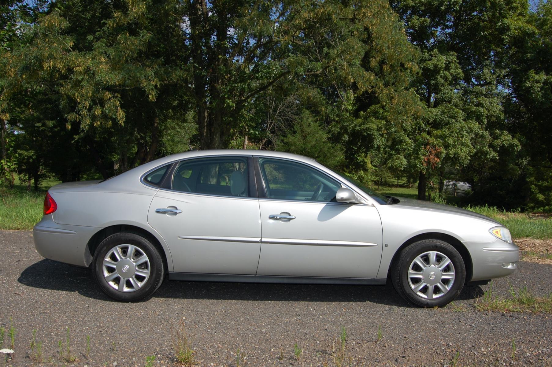 2006 Silver /Gray Cloth Buick LaCrosse CX (2G4WC582261) with an 3.8L V6 OHV 12V engine, 4-Speed Automatic Overdrive transmission, located at 6528 Lower York Road, New Hope, PA, 18938, (215) 862-9555, 40.358707, -74.977882 - Photo #6