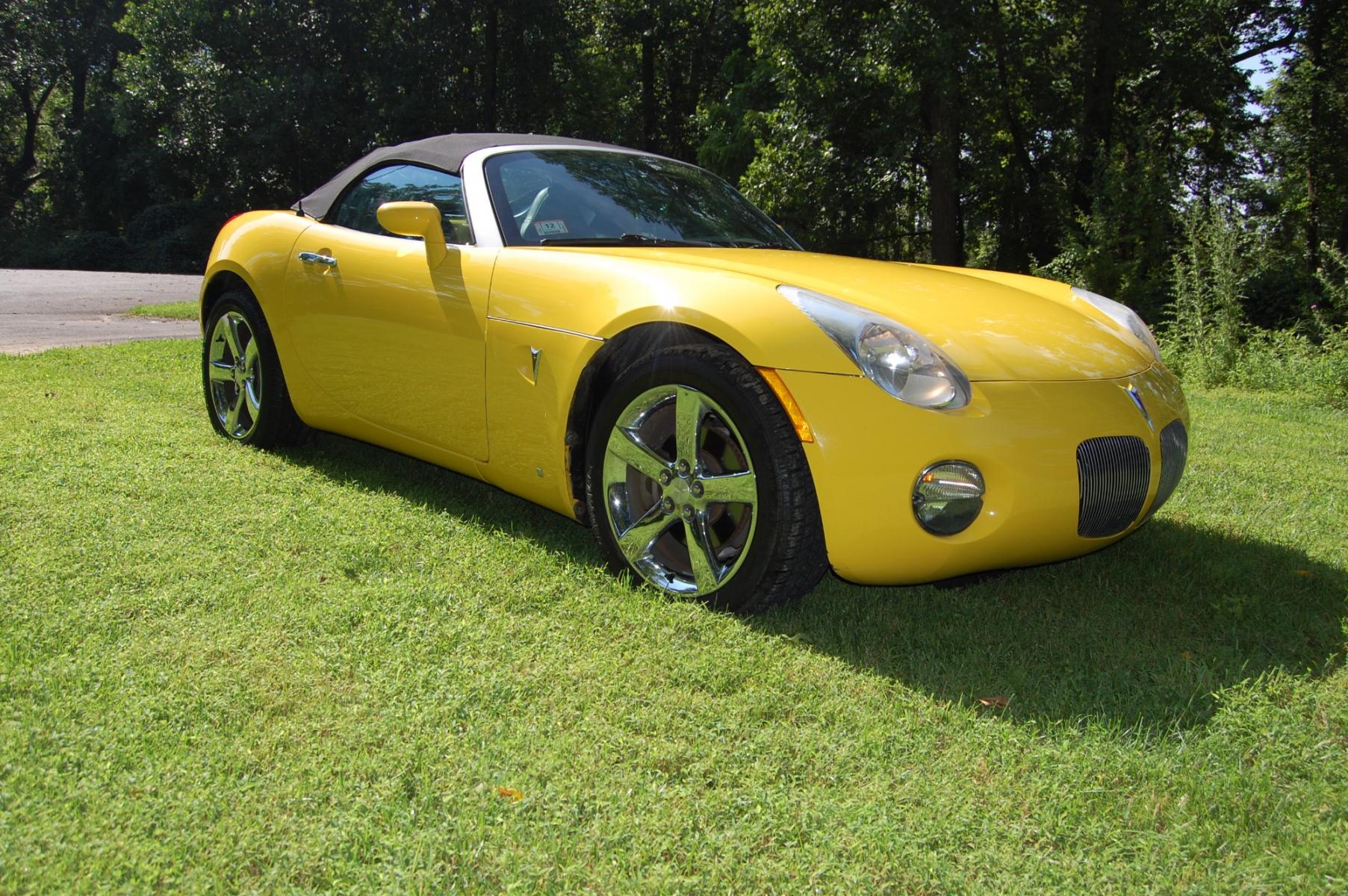 2007 Yellow /Black Leather Pontiac Solstice Base (1G2MB35B97Y) with an 2.4L L4 DOHC 16V engine, Manual transmission, located at 6528 Lower York Road, New Hope, PA, 18938, (215) 862-9555, 40.358707, -74.977882 - Here we have a Pontiac Solstice with a 2.4L 4 cylinder engine putting power to the rear wheels via a 5 speed manual transmission. The interior offers black leather, cruise control, tilt steering wheel, A/C, roll up windows, manual locks, AM/FM/CD/AUX radio, drivers/passengers front airbags for safet - Photo #0