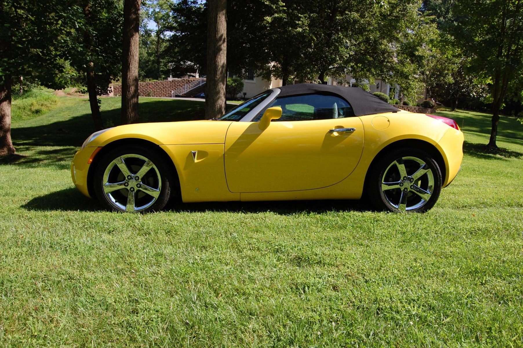 2007 Yellow /Black Leather Pontiac Solstice Base (1G2MB35B97Y) with an 2.4L L4 DOHC 16V engine, Manual transmission, located at 6528 Lower York Road, New Hope, PA, 18938, (215) 862-9555, 40.358707, -74.977882 - Here we have a Pontiac Solstice with a 2.4L 4 cylinder engine putting power to the rear wheels via a 5 speed manual transmission. The interior offers black leather, cruise control, tilt steering wheel, A/C, roll up windows, manual locks, AM/FM/CD/AUX radio, drivers/passengers front airbags for safet - Photo #12