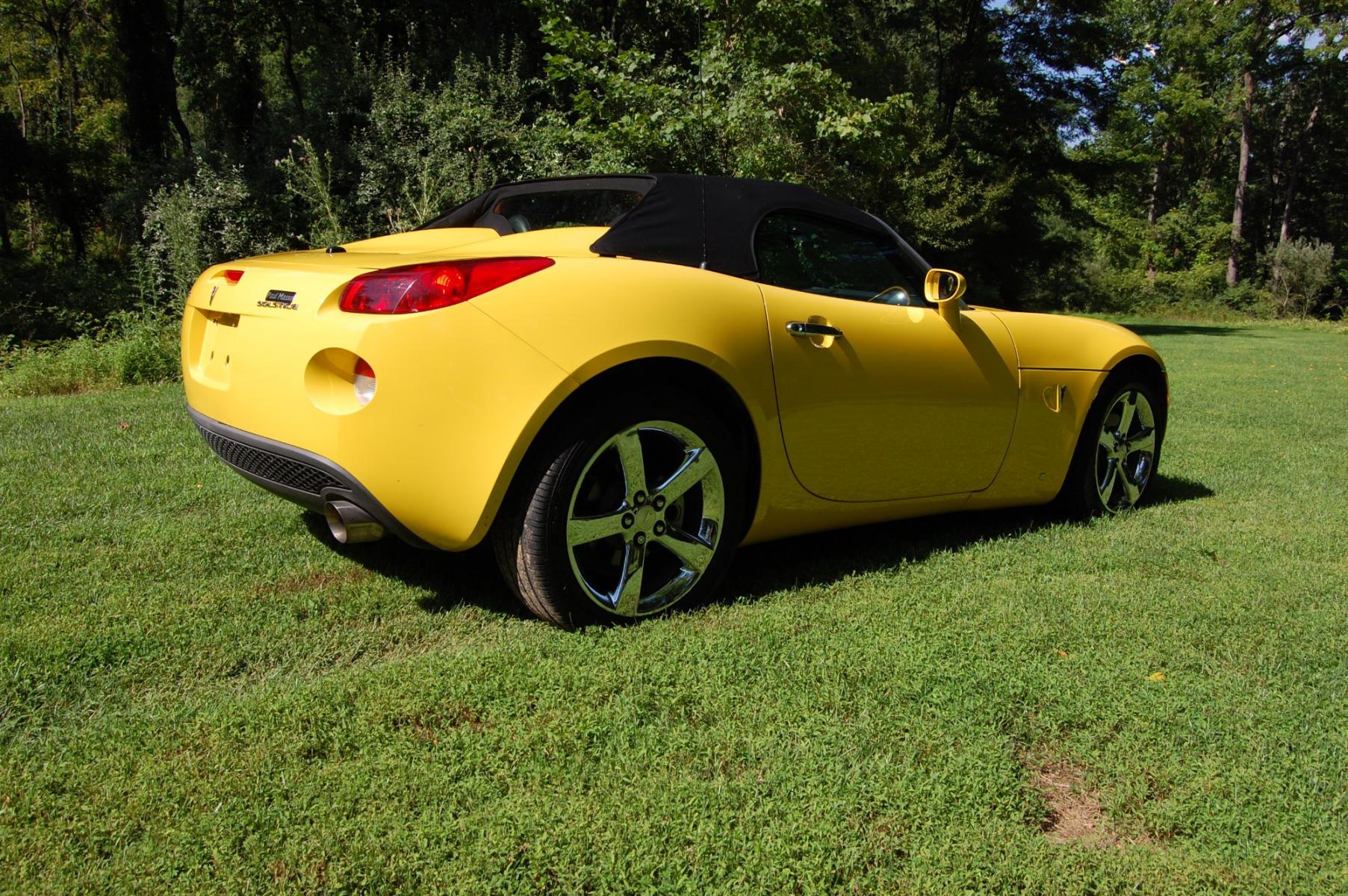 2007 Yellow /Black Leather Pontiac Solstice Base (1G2MB35B97Y) with an 2.4L L4 DOHC 16V engine, Manual transmission, located at 6528 Lower York Road, New Hope, PA, 18938, (215) 862-9555, 40.358707, -74.977882 - Here we have a Pontiac Solstice with a 2.4L 4 cylinder engine putting power to the rear wheels via a 5 speed manual transmission. The interior offers black leather, cruise control, tilt steering wheel, A/C, roll up windows, manual locks, AM/FM/CD/AUX radio, drivers/passengers front airbags for safet - Photo #14