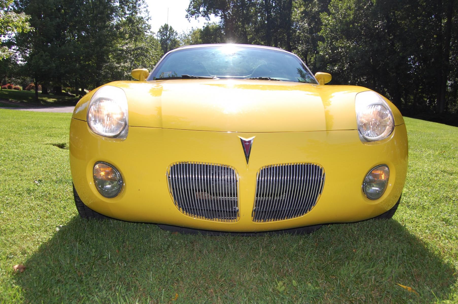 2007 Yellow /Black Leather Pontiac Solstice Base (1G2MB35B97Y) with an 2.4L L4 DOHC 16V engine, Manual transmission, located at 6528 Lower York Road, New Hope, PA, 18938, (215) 862-9555, 40.358707, -74.977882 - Here we have a Pontiac Solstice with a 2.4L 4 cylinder engine putting power to the rear wheels via a 5 speed manual transmission. The interior offers black leather, cruise control, tilt steering wheel, A/C, roll up windows, manual locks, AM/FM/CD/AUX radio, drivers/passengers front airbags for safet - Photo #15