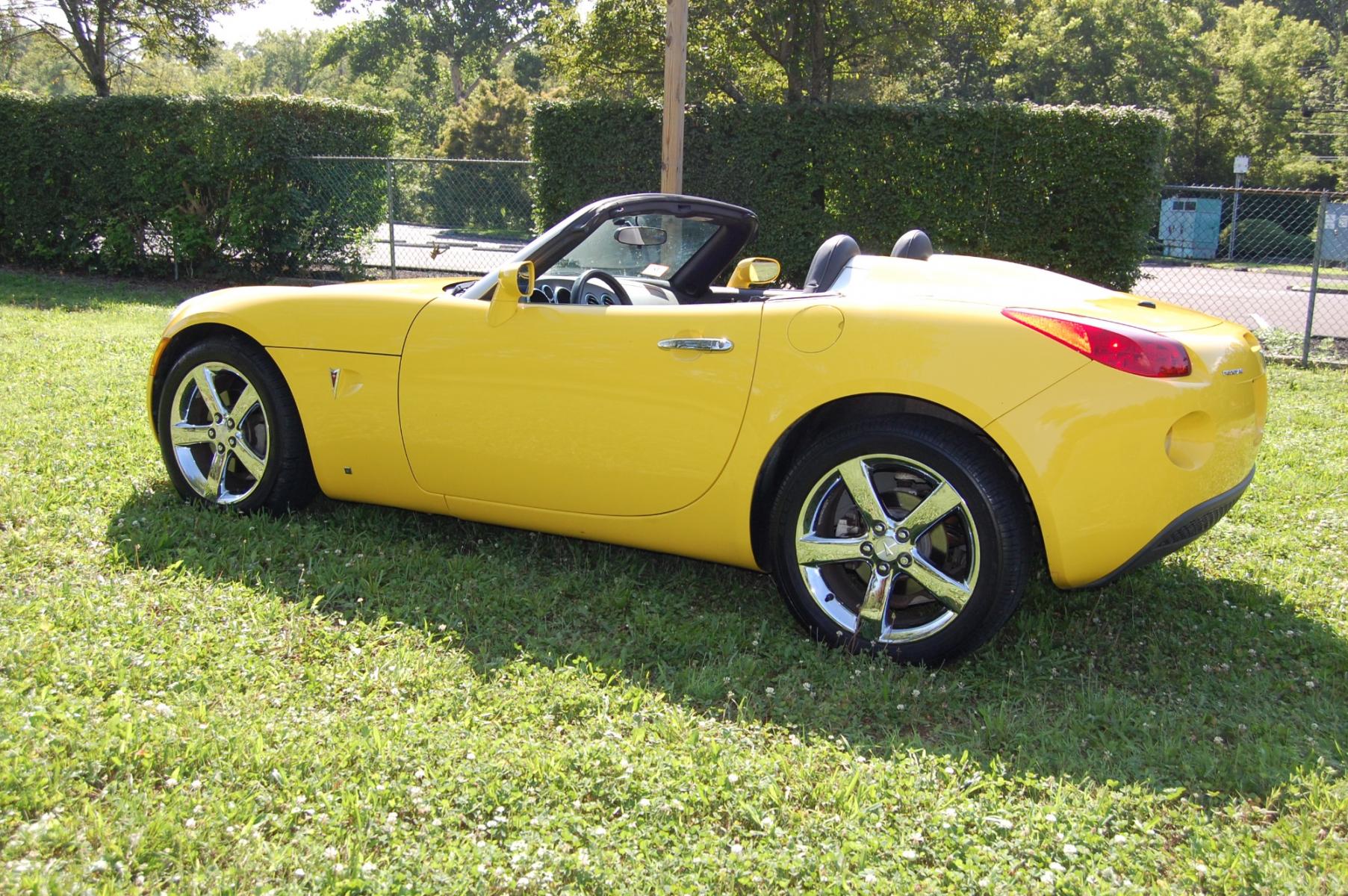 2007 Yellow /Black Leather Pontiac Solstice Base (1G2MB35B97Y) with an 2.4L L4 DOHC 16V engine, Manual transmission, located at 6528 Lower York Road, New Hope, PA, 18938, (215) 862-9555, 40.358707, -74.977882 - Here we have a Pontiac Solstice with a 2.4L 4 cylinder engine putting power to the rear wheels via a 5 speed manual transmission. The interior offers black leather, cruise control, tilt steering wheel, A/C, roll up windows, manual locks, AM/FM/CD/AUX radio, drivers/passengers front airbags for safet - Photo #17
