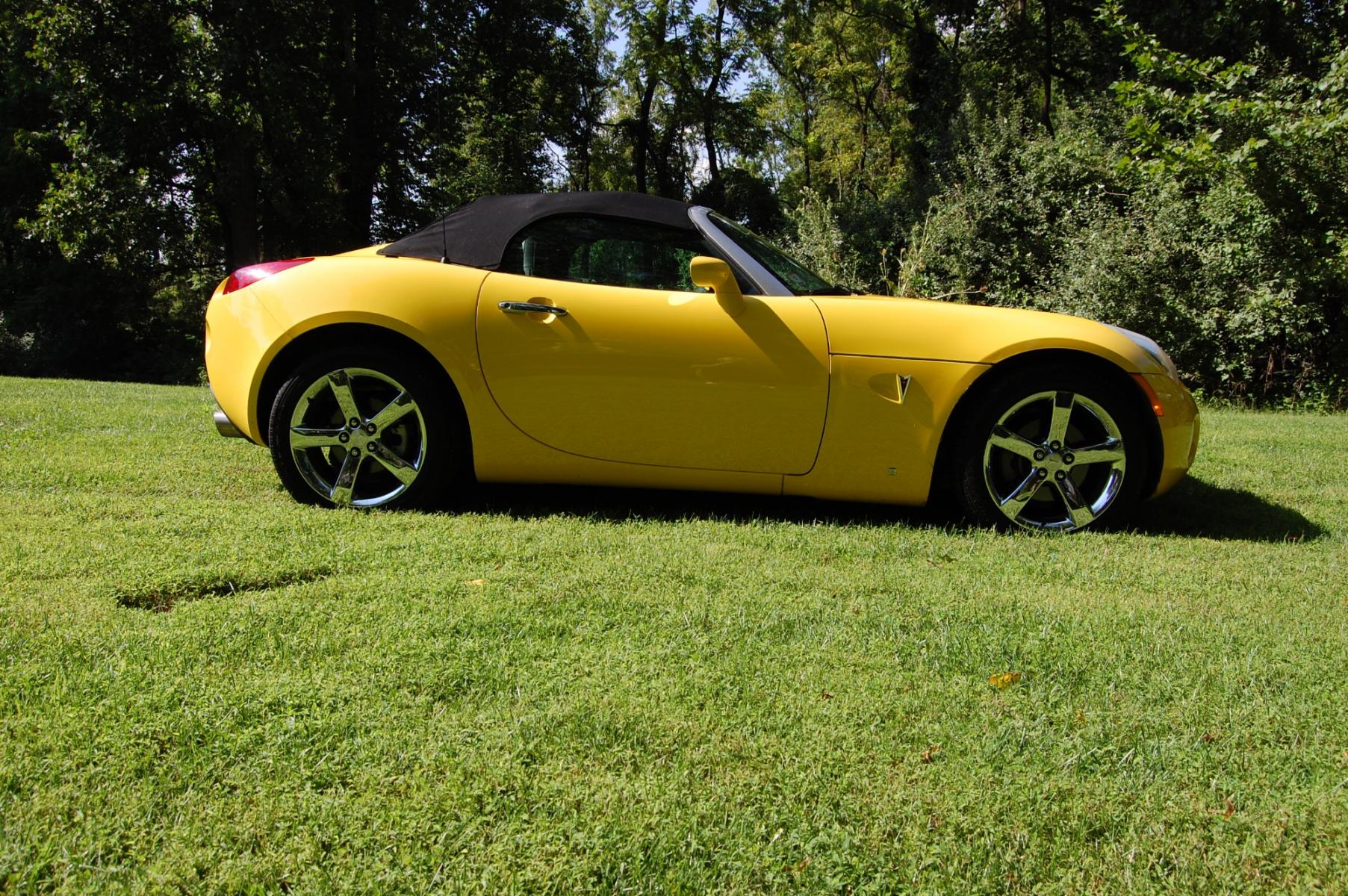 2007 Yellow /Black Leather Pontiac Solstice Base (1G2MB35B97Y) with an 2.4L L4 DOHC 16V engine, Manual transmission, located at 6528 Lower York Road, New Hope, PA, 18938, (215) 862-9555, 40.358707, -74.977882 - Here we have a Pontiac Solstice with a 2.4L 4 cylinder engine putting power to the rear wheels via a 5 speed manual transmission. The interior offers black leather, cruise control, tilt steering wheel, A/C, roll up windows, manual locks, AM/FM/CD/AUX radio, drivers/passengers front airbags for safet - Photo #1