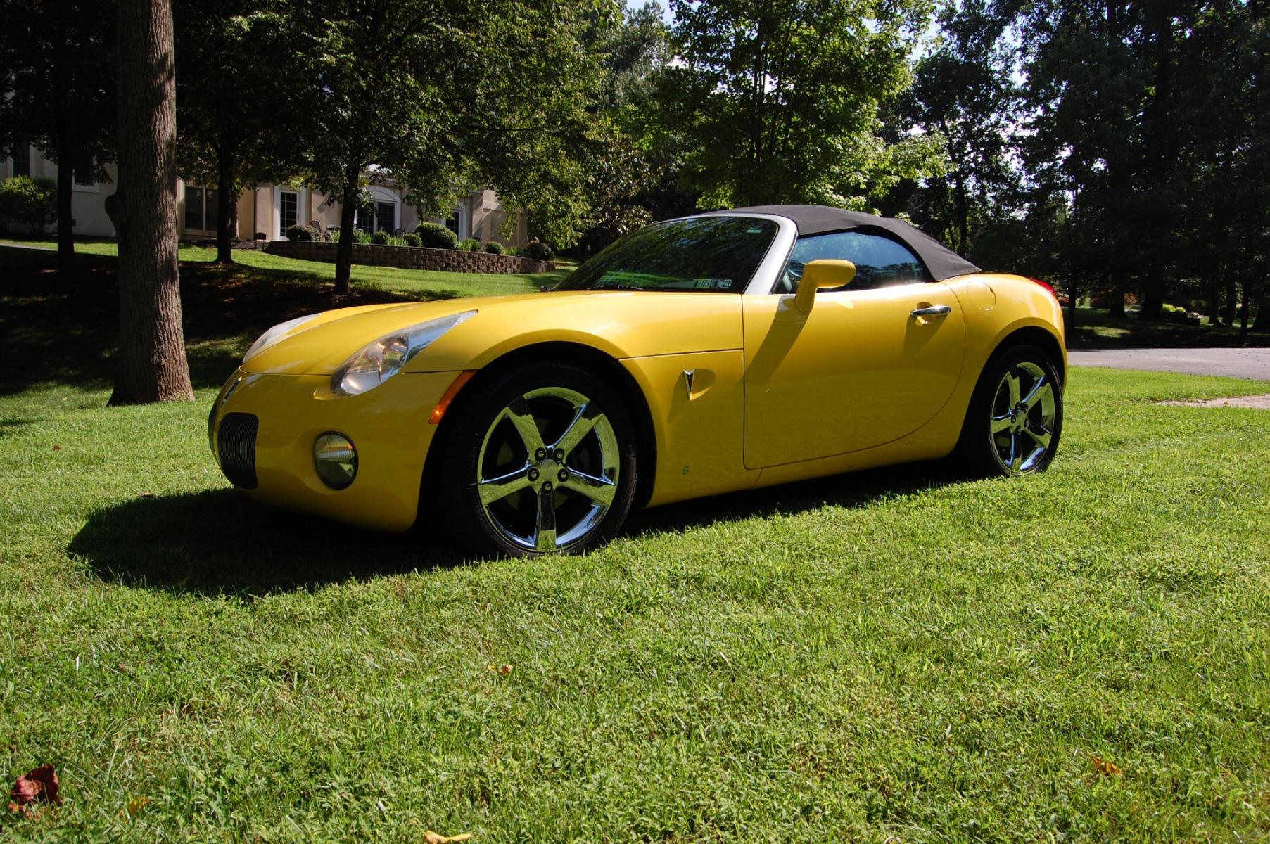 2007 Yellow /Black Leather Pontiac Solstice Base (1G2MB35B97Y) with an 2.4L L4 DOHC 16V engine, Manual transmission, located at 6528 Lower York Road, New Hope, PA, 18938, (215) 862-9555, 40.358707, -74.977882 - Here we have a Pontiac Solstice with a 2.4L 4 cylinder engine putting power to the rear wheels via a 5 speed manual transmission. The interior offers black leather, cruise control, tilt steering wheel, A/C, roll up windows, manual locks, AM/FM/CD/AUX radio, drivers/passengers front airbags for safet - Photo #2