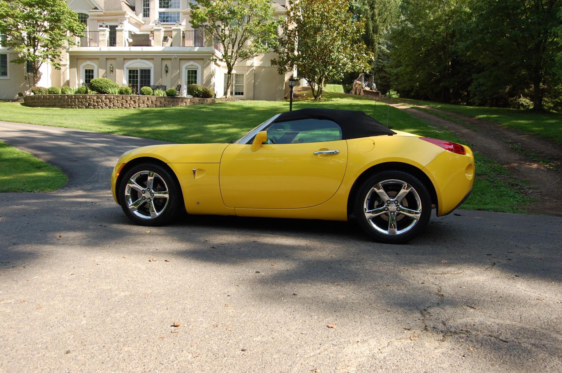 2007 Yellow /Black Leather Pontiac Solstice Base (1G2MB35B97Y) with an 2.4L L4 DOHC 16V engine, Manual transmission, located at 6528 Lower York Road, New Hope, PA, 18938, (215) 862-9555, 40.358707, -74.977882 - Here we have a Pontiac Solstice with a 2.4L 4 cylinder engine putting power to the rear wheels via a 5 speed manual transmission. The interior offers black leather, cruise control, tilt steering wheel, A/C, roll up windows, manual locks, AM/FM/CD/AUX radio, drivers/passengers front airbags for safet - Photo #3